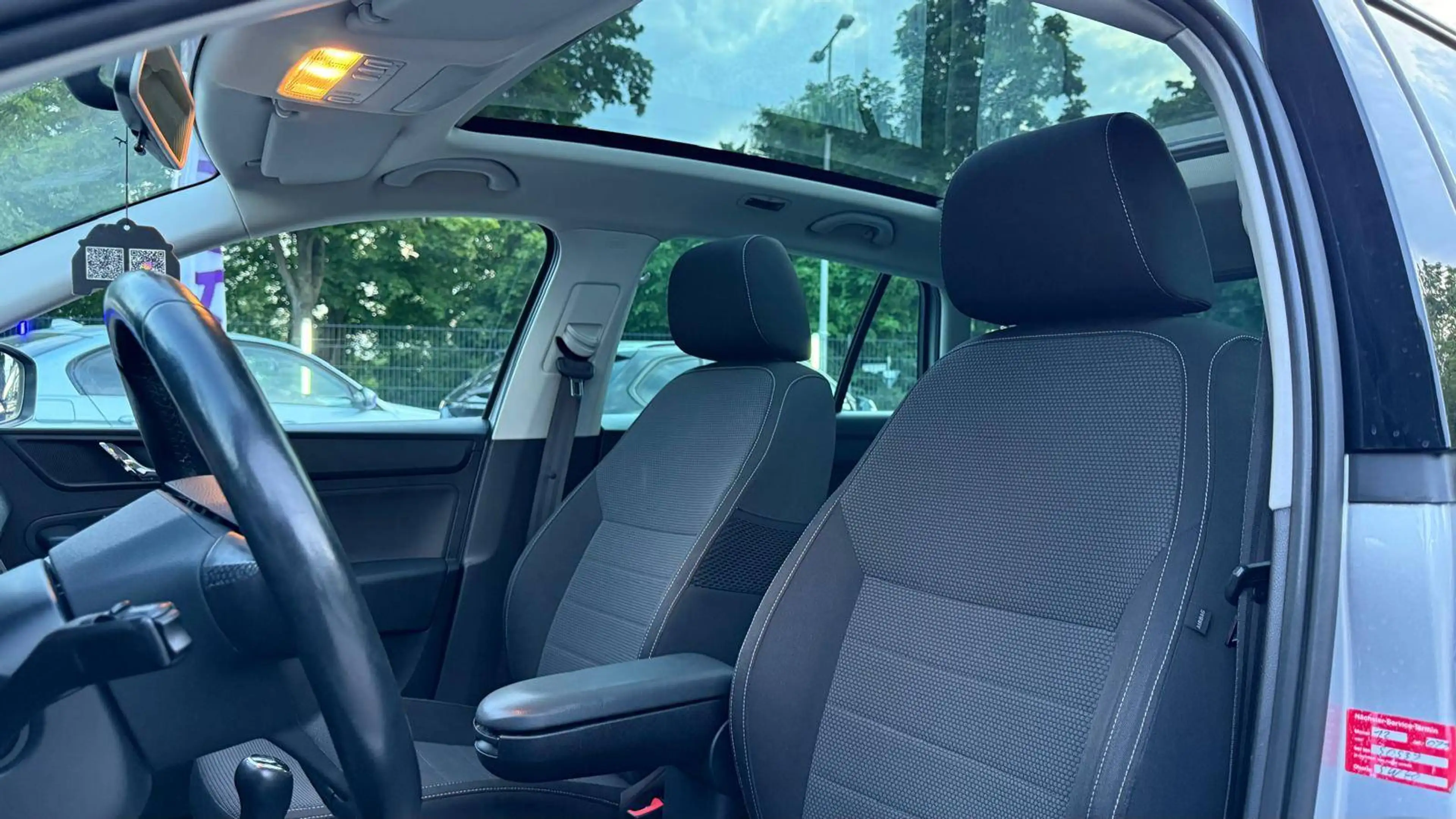 Skoda Rapid/Spaceback Active/Pano/Temp./SHZ/Auspuff Sound — photo 12