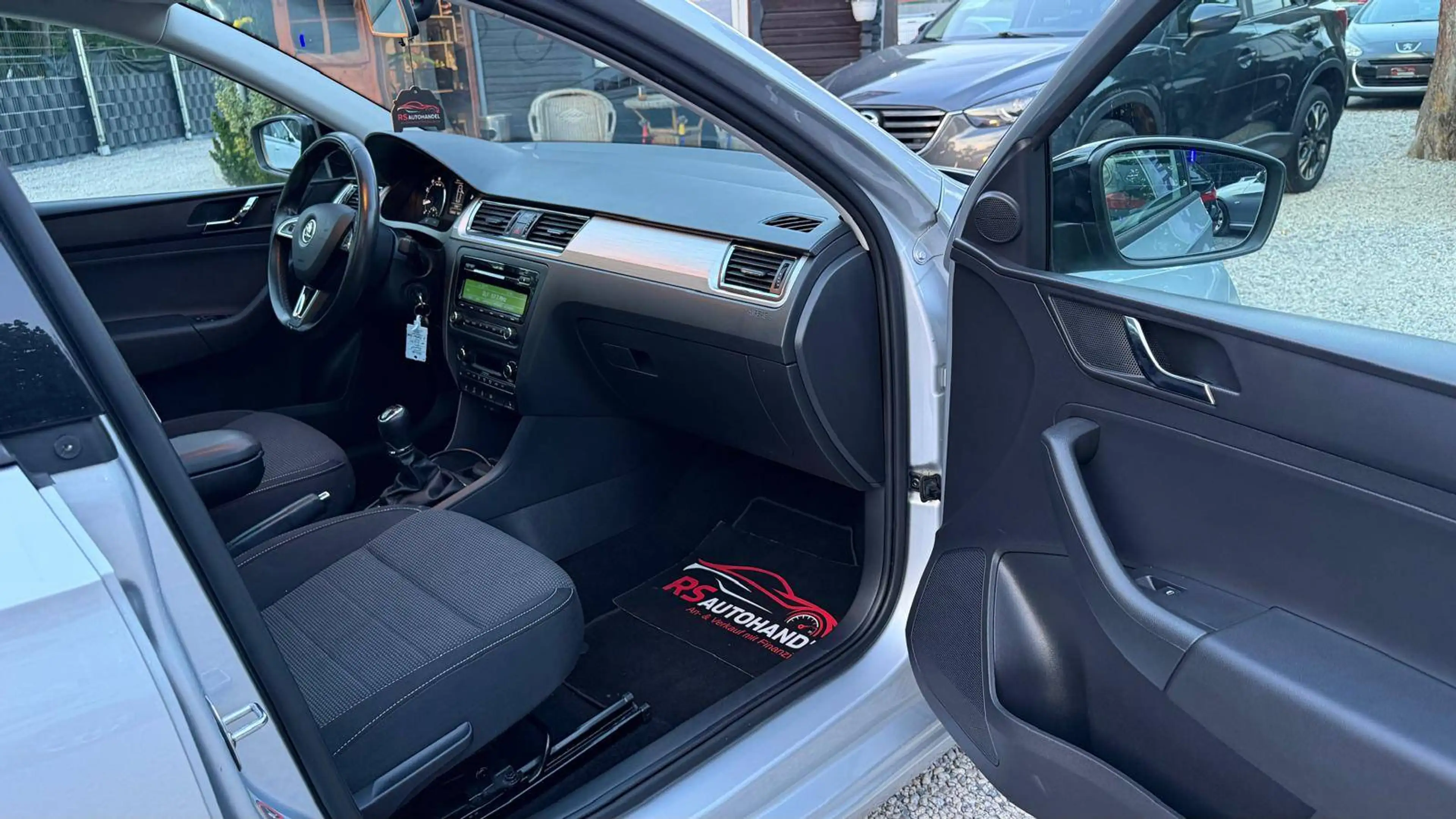 Skoda Rapid/Spaceback Active/Pano/Temp./SHZ/Auspuff Sound — photo 13