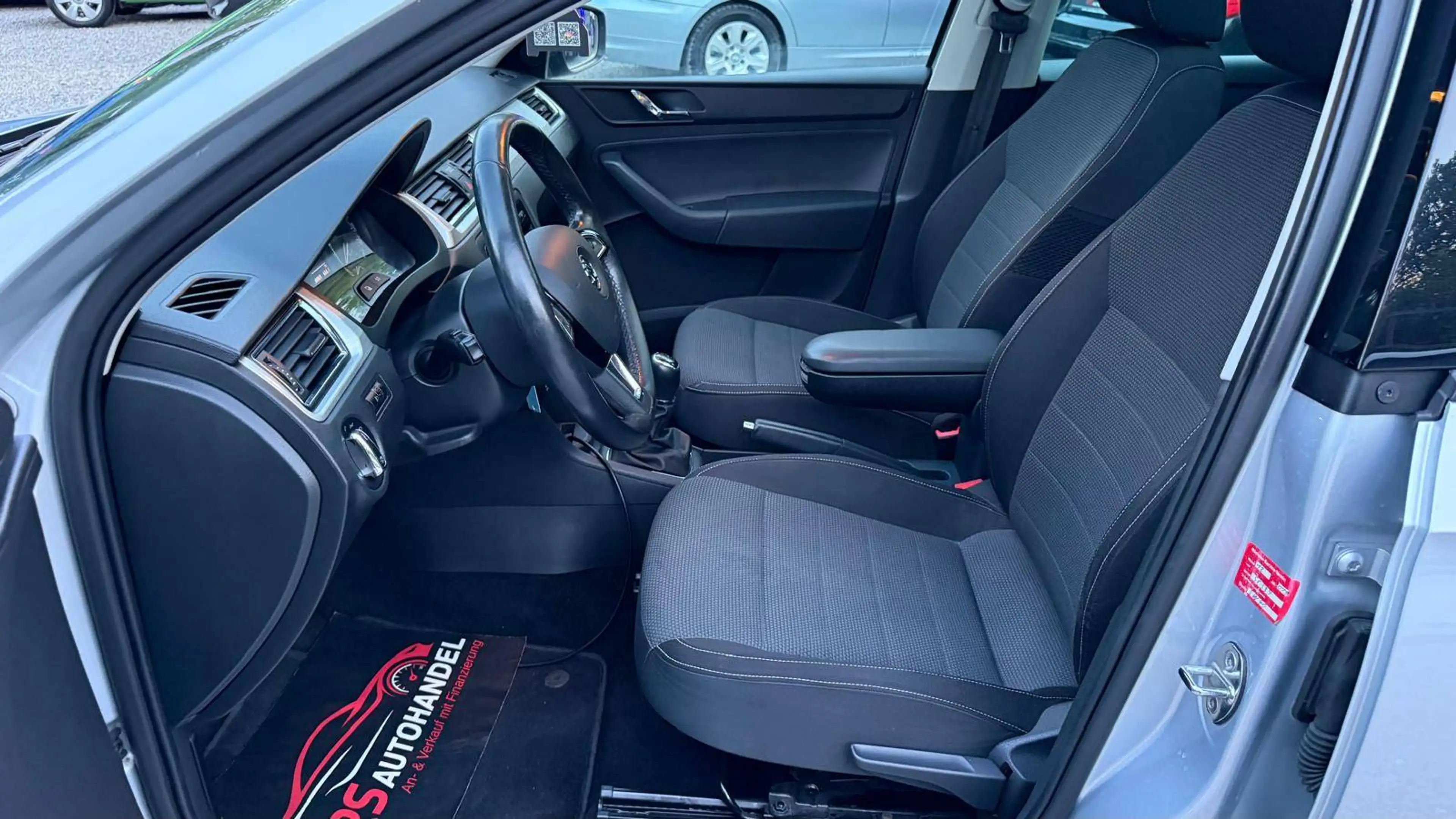 Skoda Rapid/Spaceback Active/Pano/Temp./SHZ/Auspuff Sound — photo 11