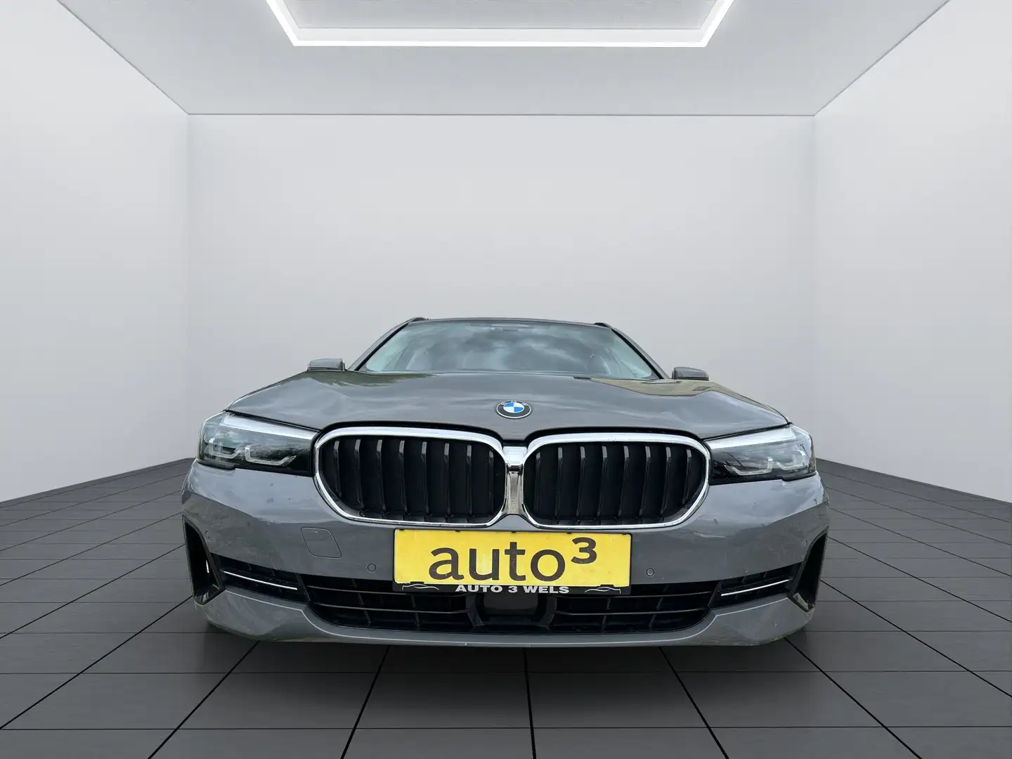 BMW 520 520d 48 V Touring xDrive Aut. G31 Grau - 2