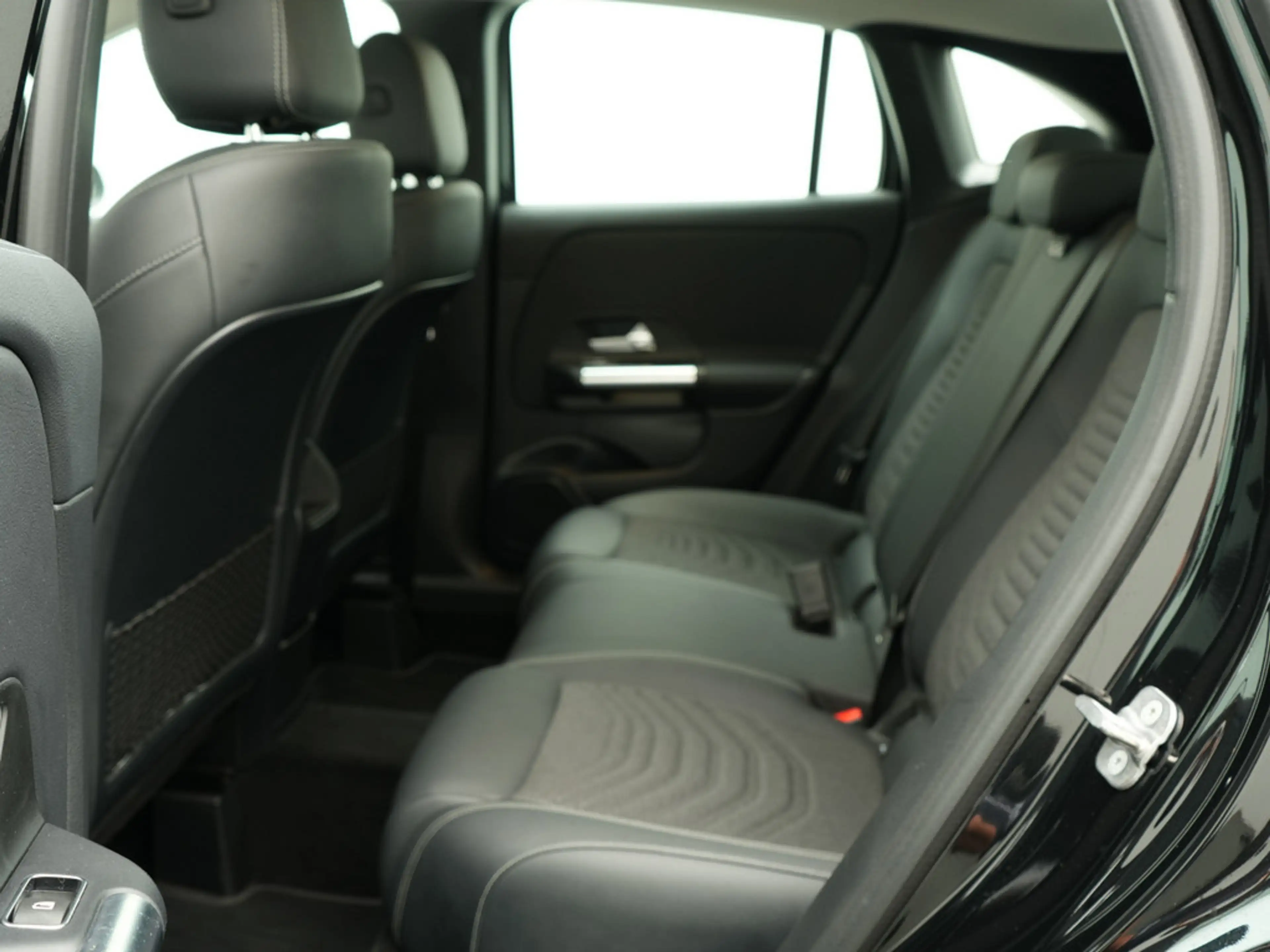 Mercedes-Benz GLA 250 VIRT NAVI SHZ KAM LED — photo 7