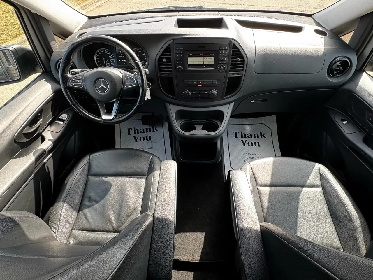 Mercedes-Benz Metris Passenger Van снимка Mercedes-Benz Metris Passenger Van