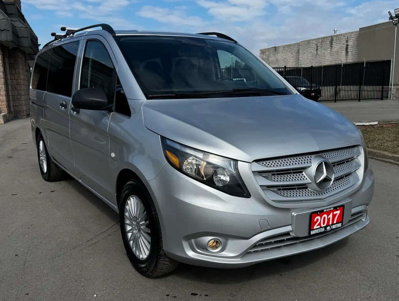 Mercedes-Benz Metris Passenger Van снимка Mercedes-Benz Metris Passenger Van