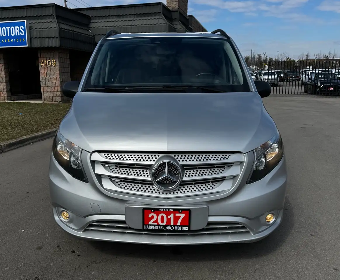 Mercedes-Benz Metris Passenger Van снимка Mercedes-Benz Metris Passenger Van
