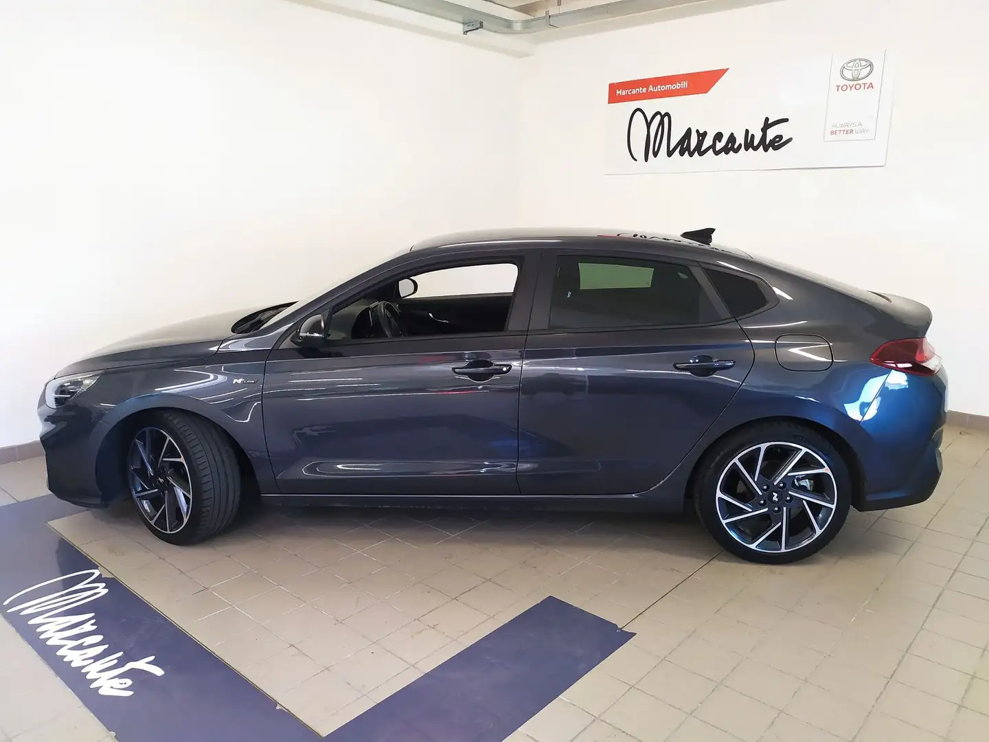 Hyundai i30 i30 Fastback 1.5 T-GDI DCT 48V N-Line Grau - 2