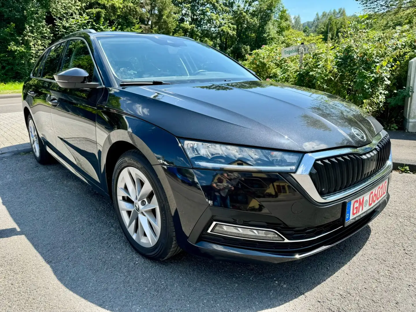 Skoda Octavia Combi Ambition HybridLederAhkNaviMatrix Schwarz - 2