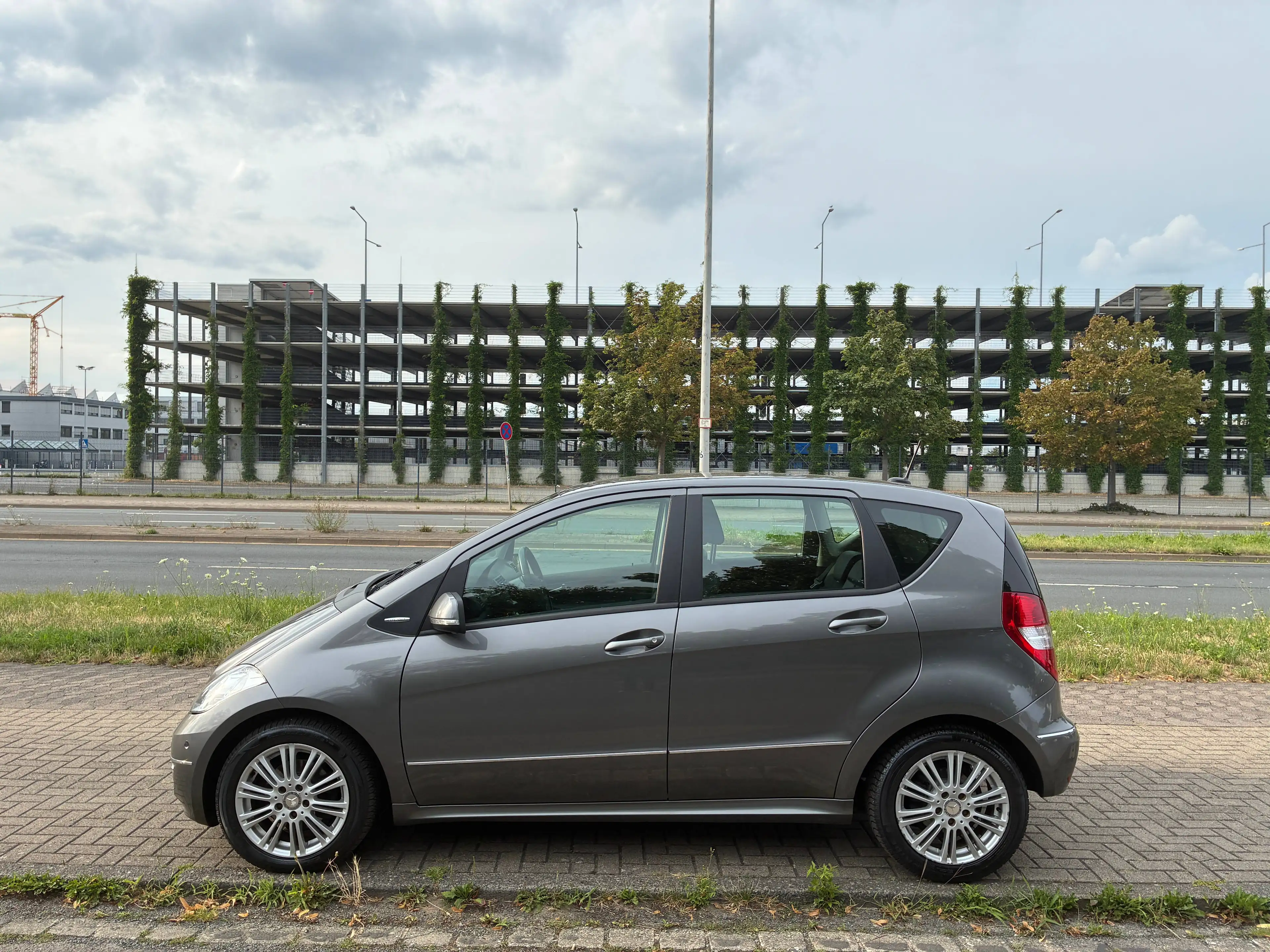 Mercedes-Benz A 150 Elegance-Automati-Teilleder-PDC-Navi — photo 4