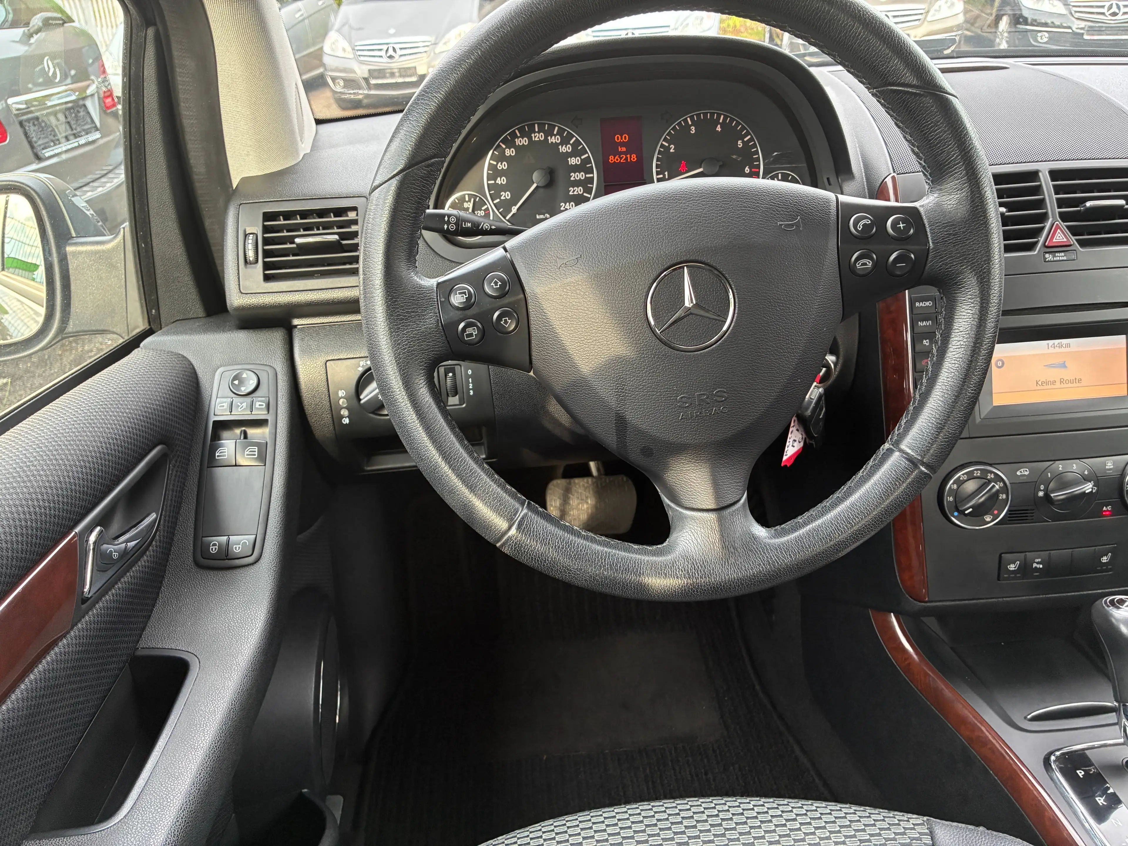 Mercedes-Benz A 150 Elegance-Automati-Teilleder-PDC-Navi — photo 12