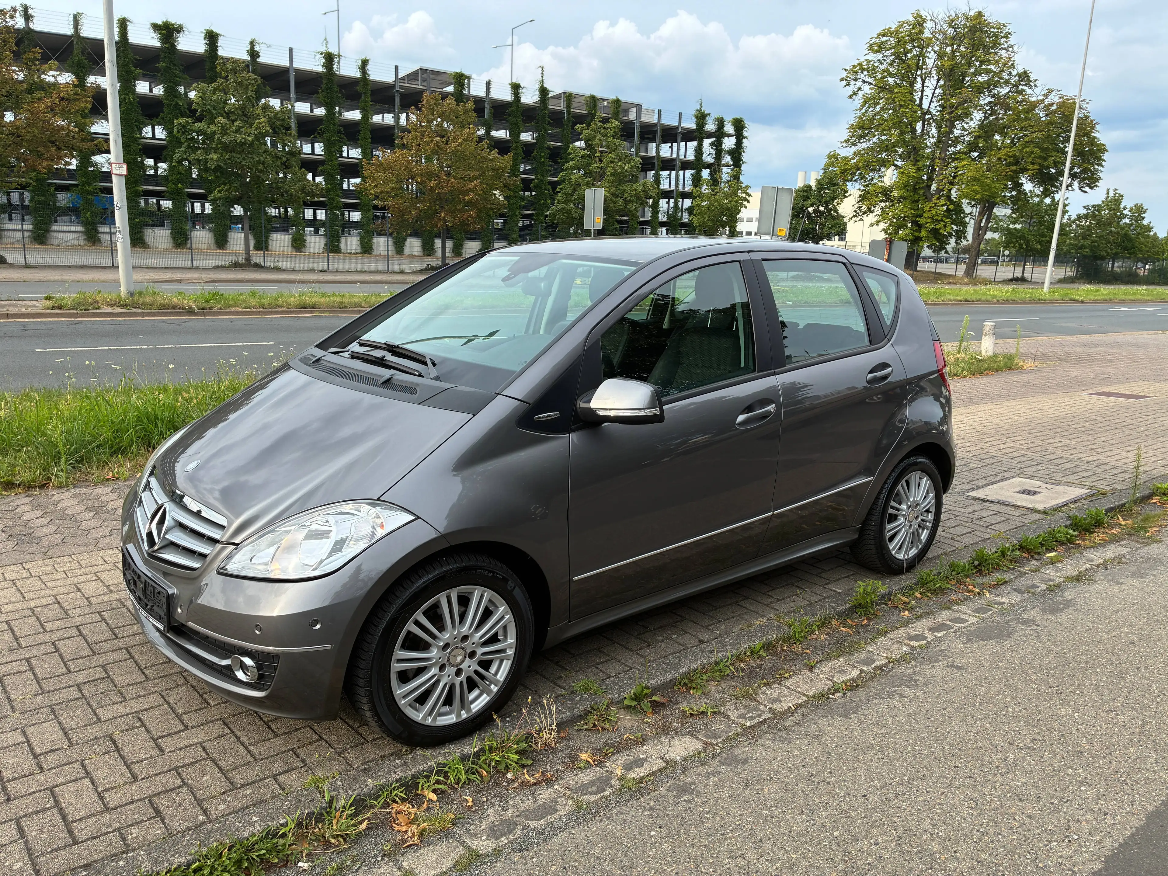 Mercedes-Benz A 150 Elegance-Automati-Teilleder-PDC-Navi — photo 2