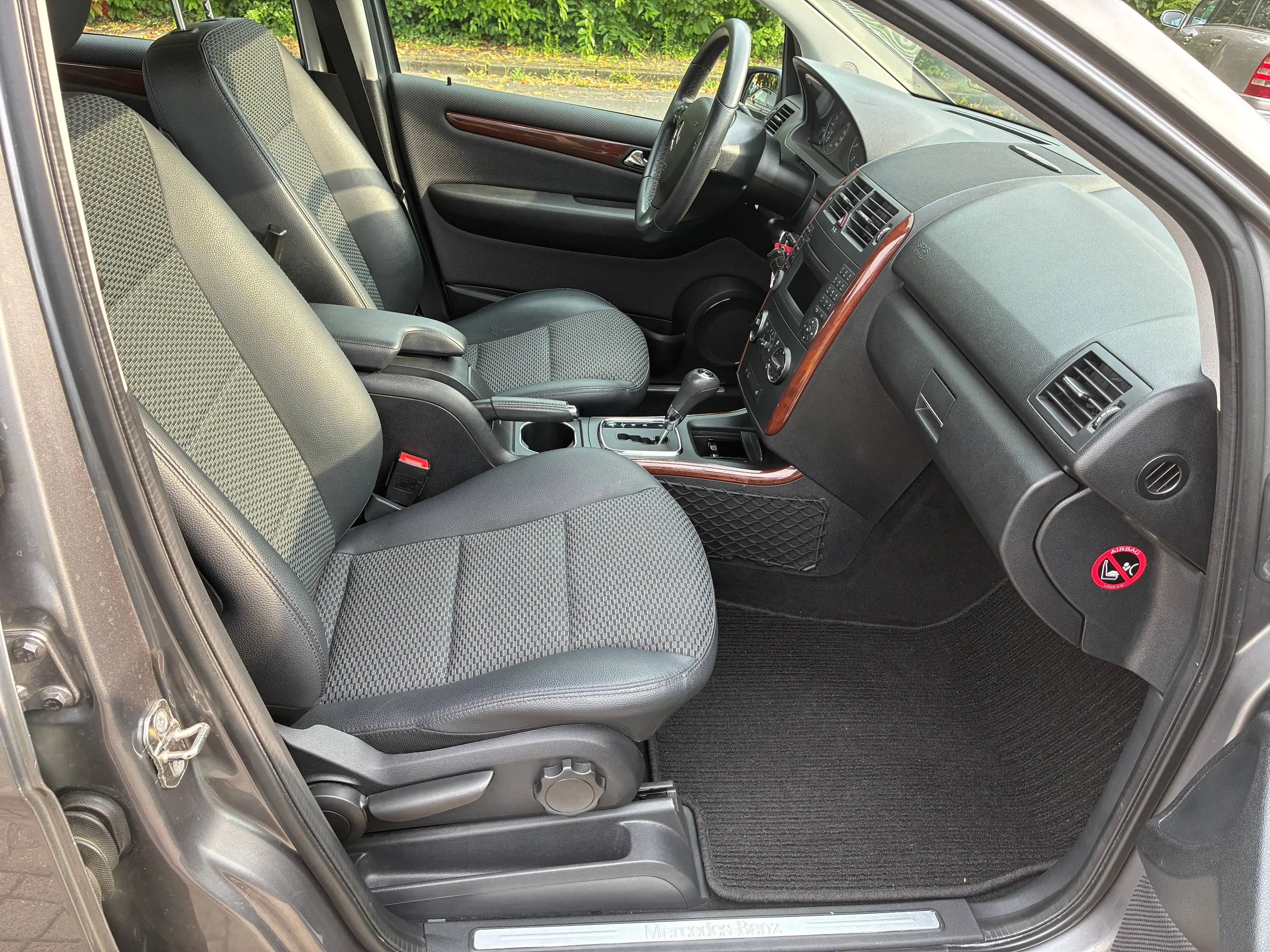 Mercedes-Benz A 150 Elegance-Automati-Teilleder-PDC-Navi — photo 8