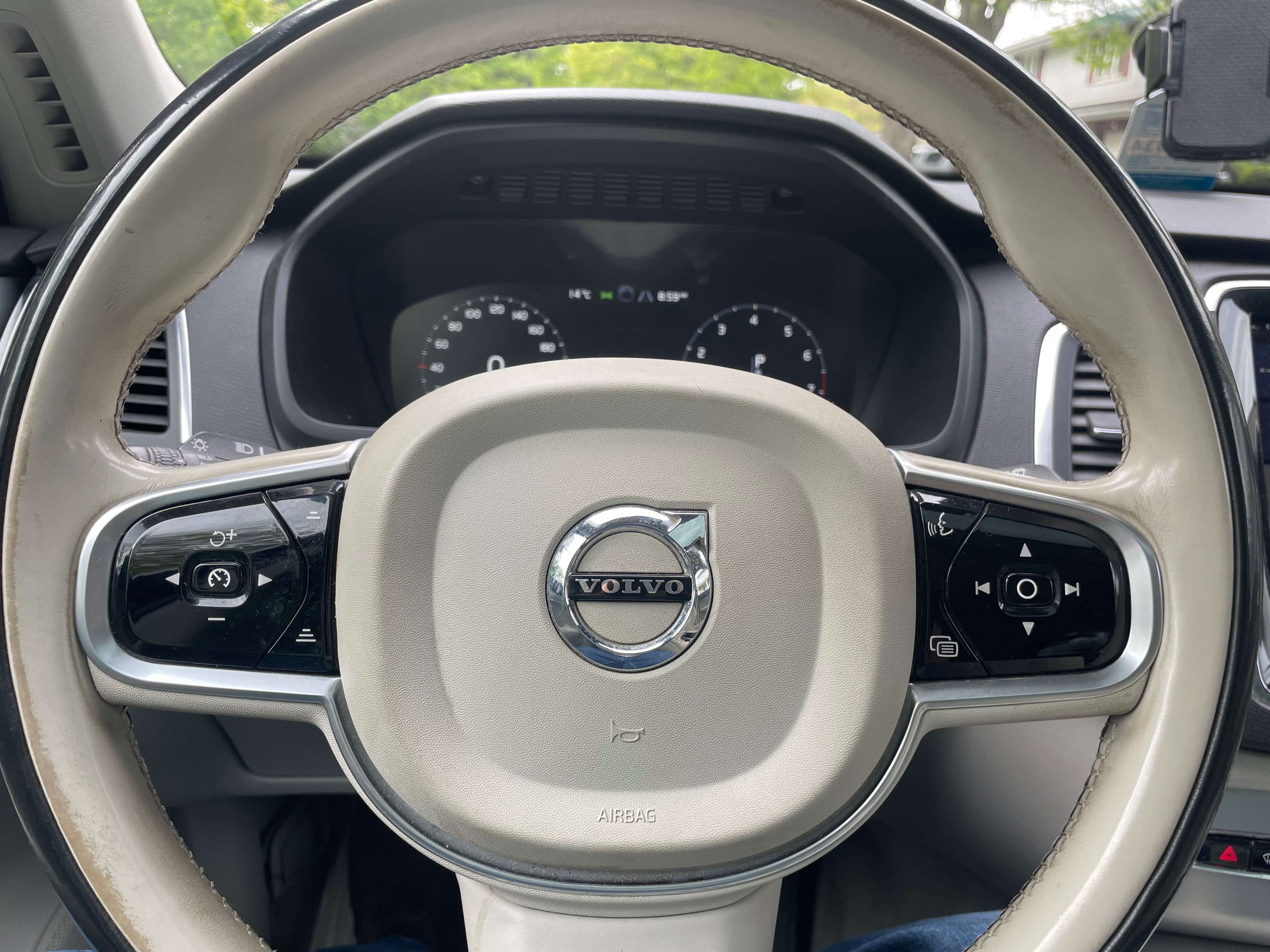 2016 Volvo XC90 T6 Momentum thumb 6