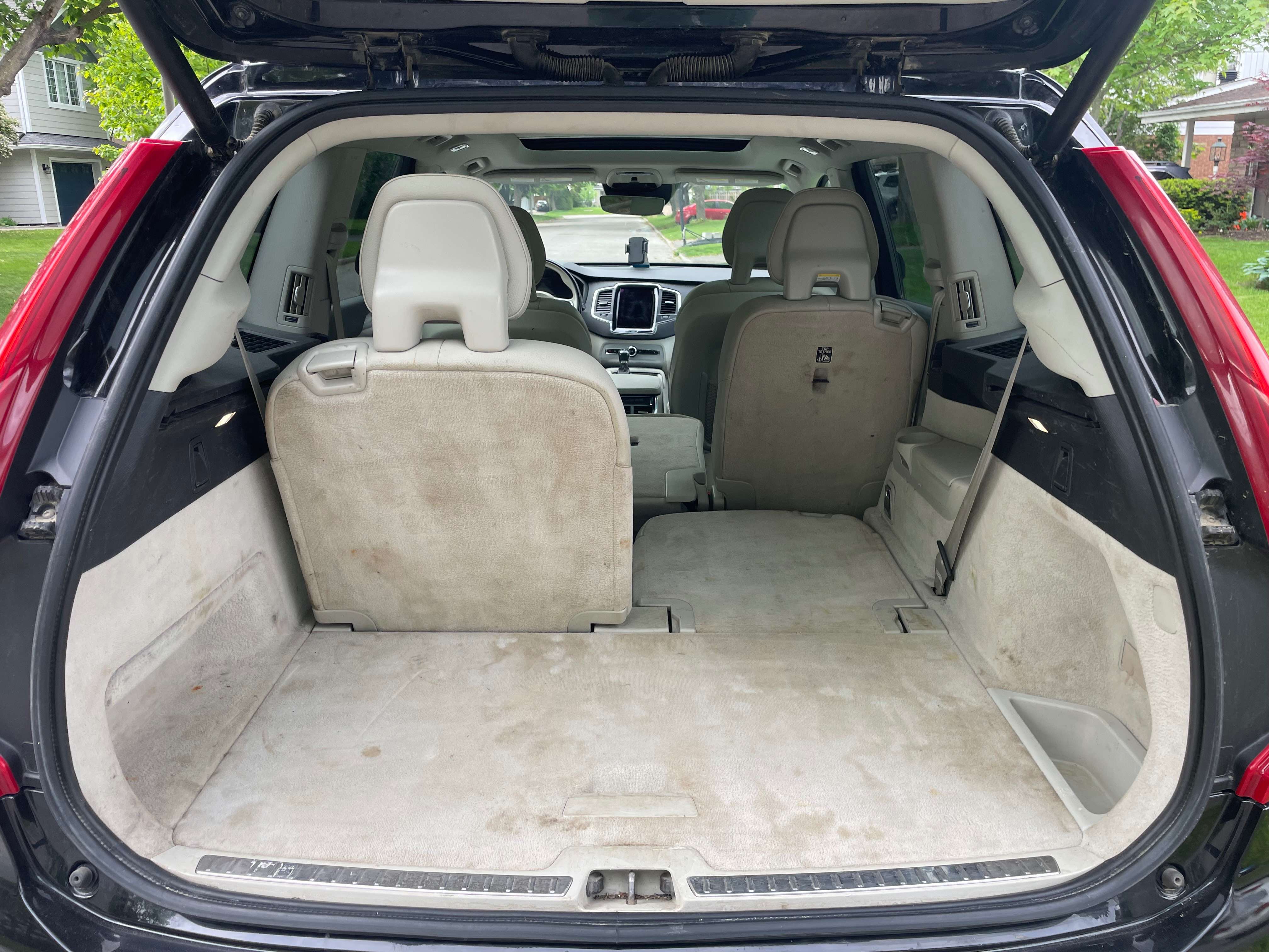2016 Volvo XC90 T6 Momentum thumb 9