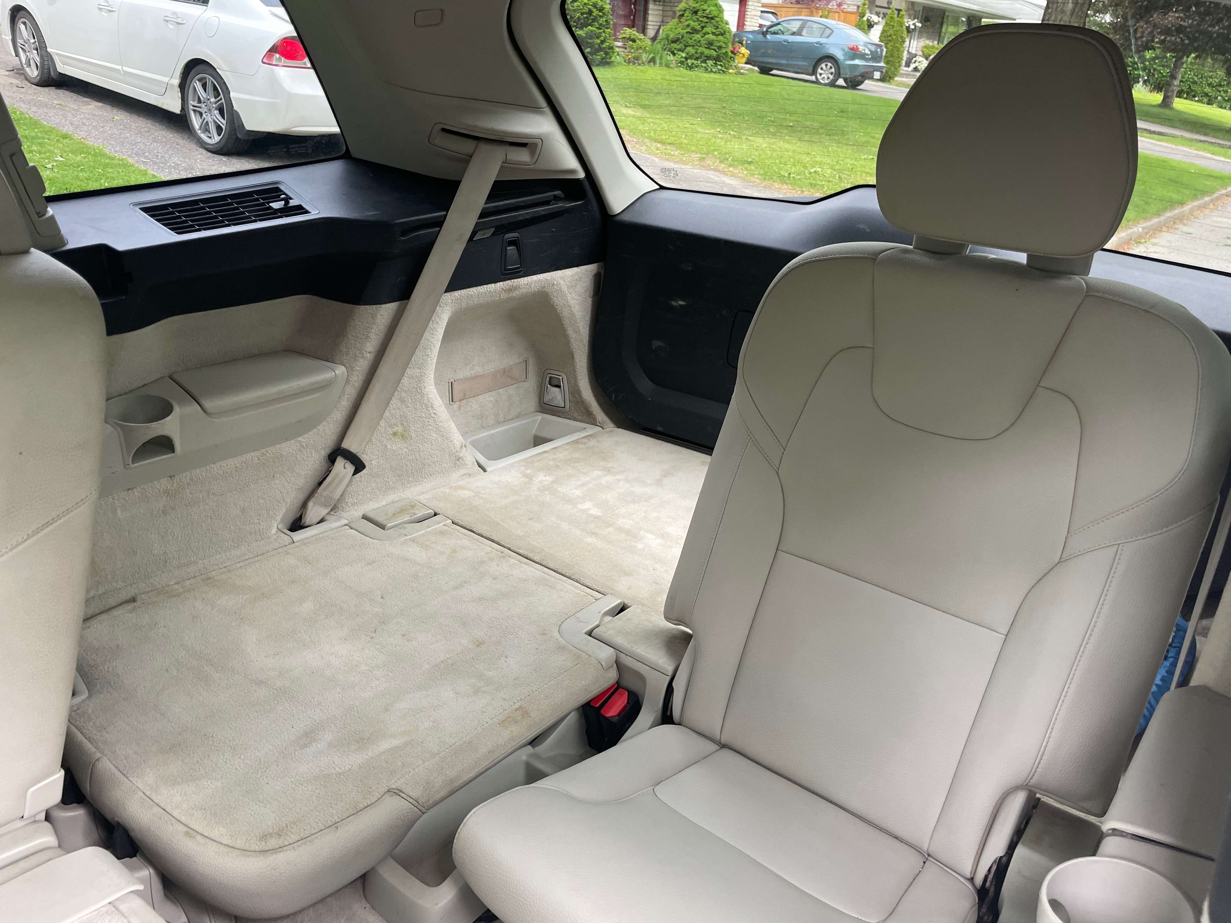 2016 Volvo XC90 T6 Momentum alt 4