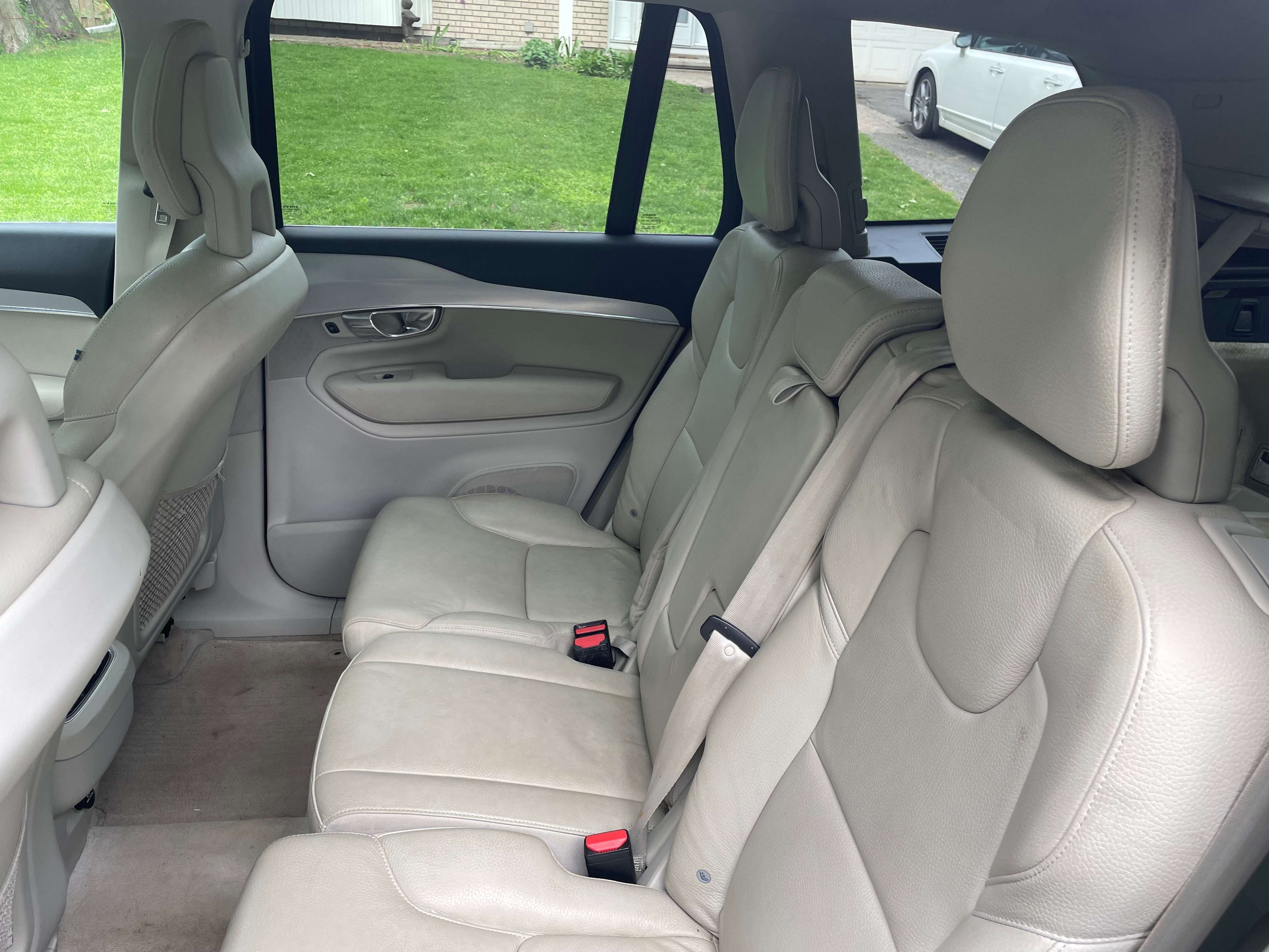 2016 Volvo XC90 T6 Momentum alt 3