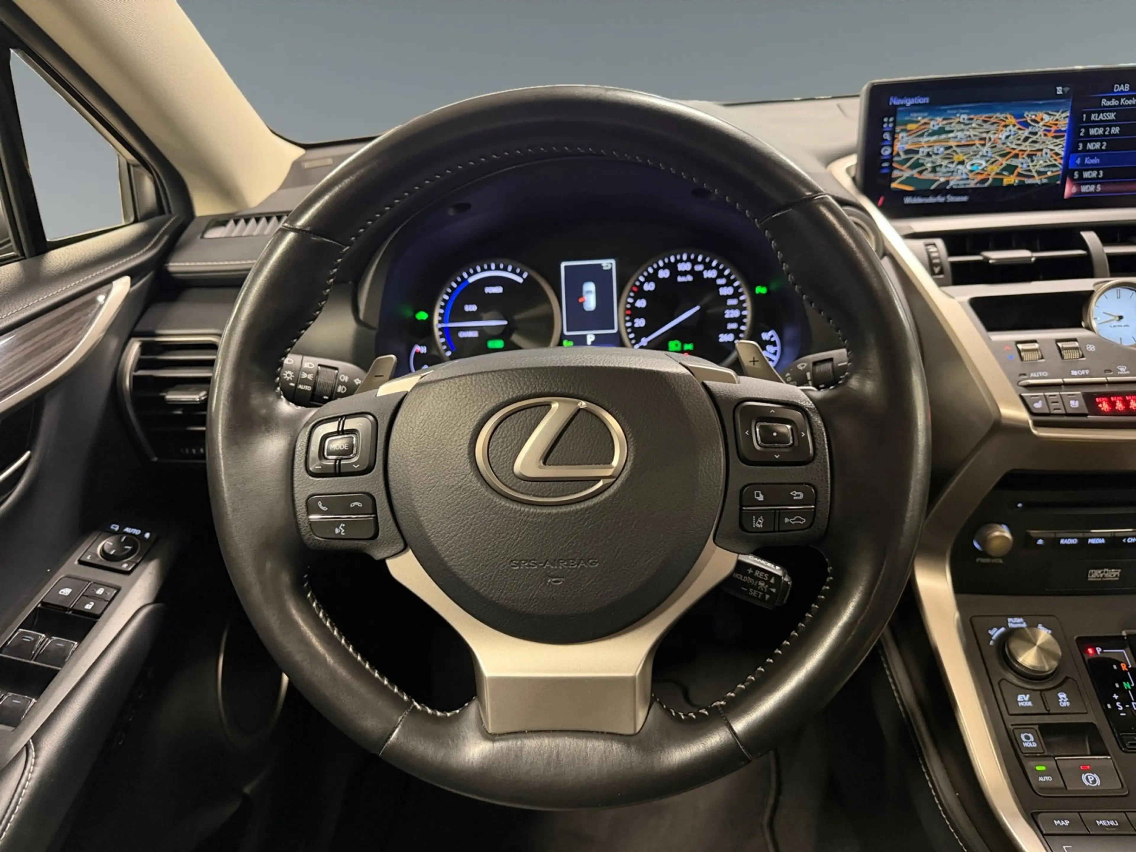 Lexus NX 300h NX 300 h Luxury Line +Kamera+AHK+Pano+ — photo 13