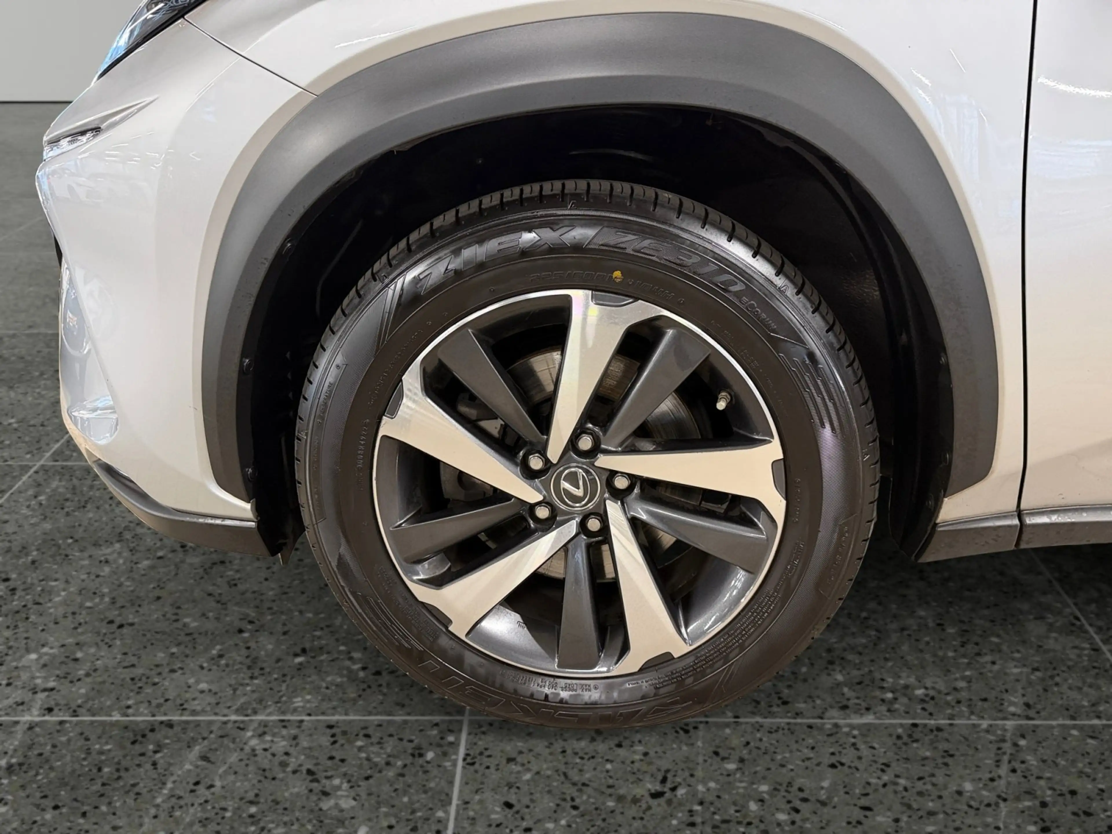 Lexus NX 300h NX 300 h Luxury Line +Kamera+AHK+Pano+ — photo 15