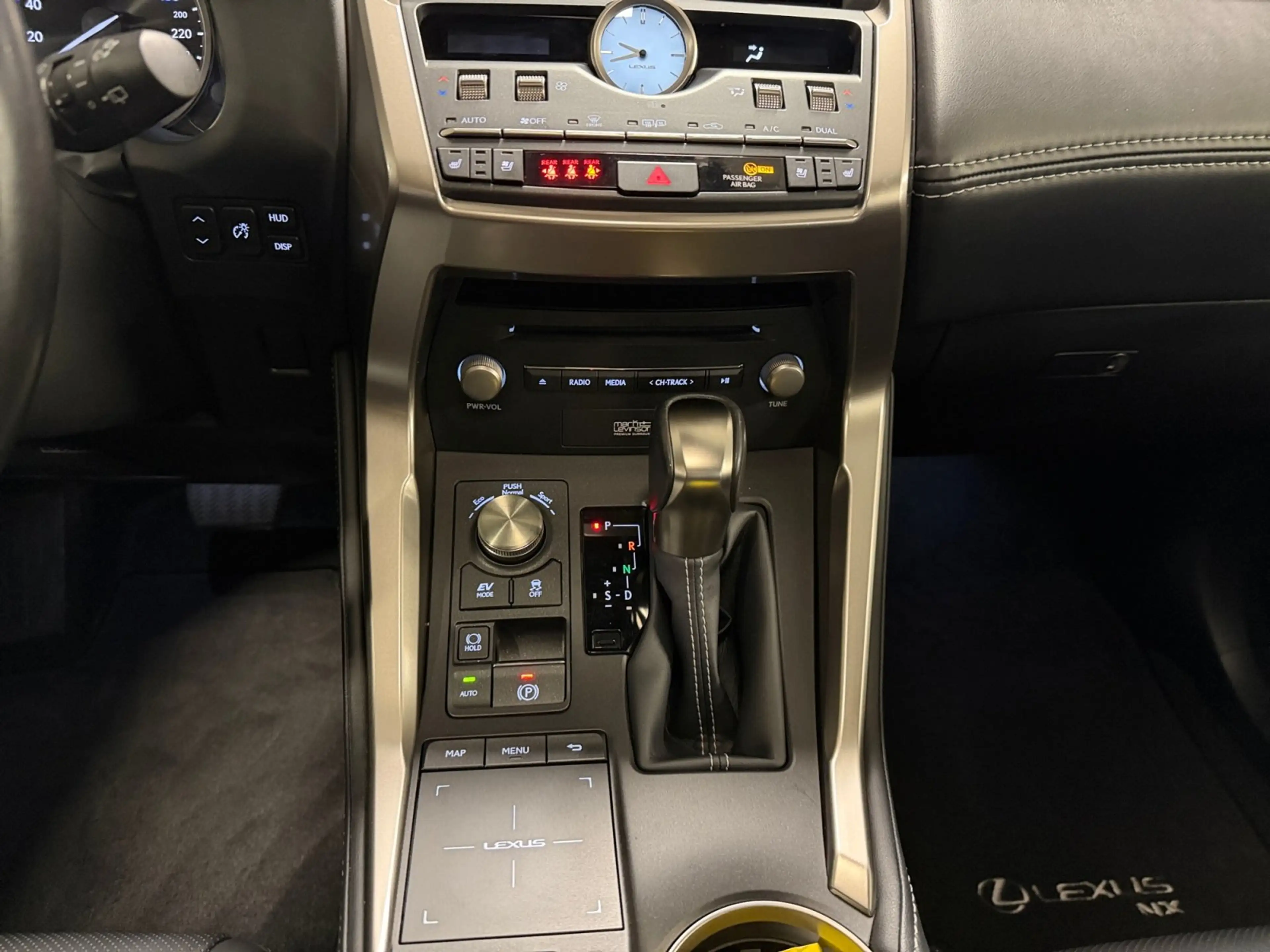 Lexus NX 300h NX 300 h Luxury Line +Kamera+AHK+Pano+ — photo 12