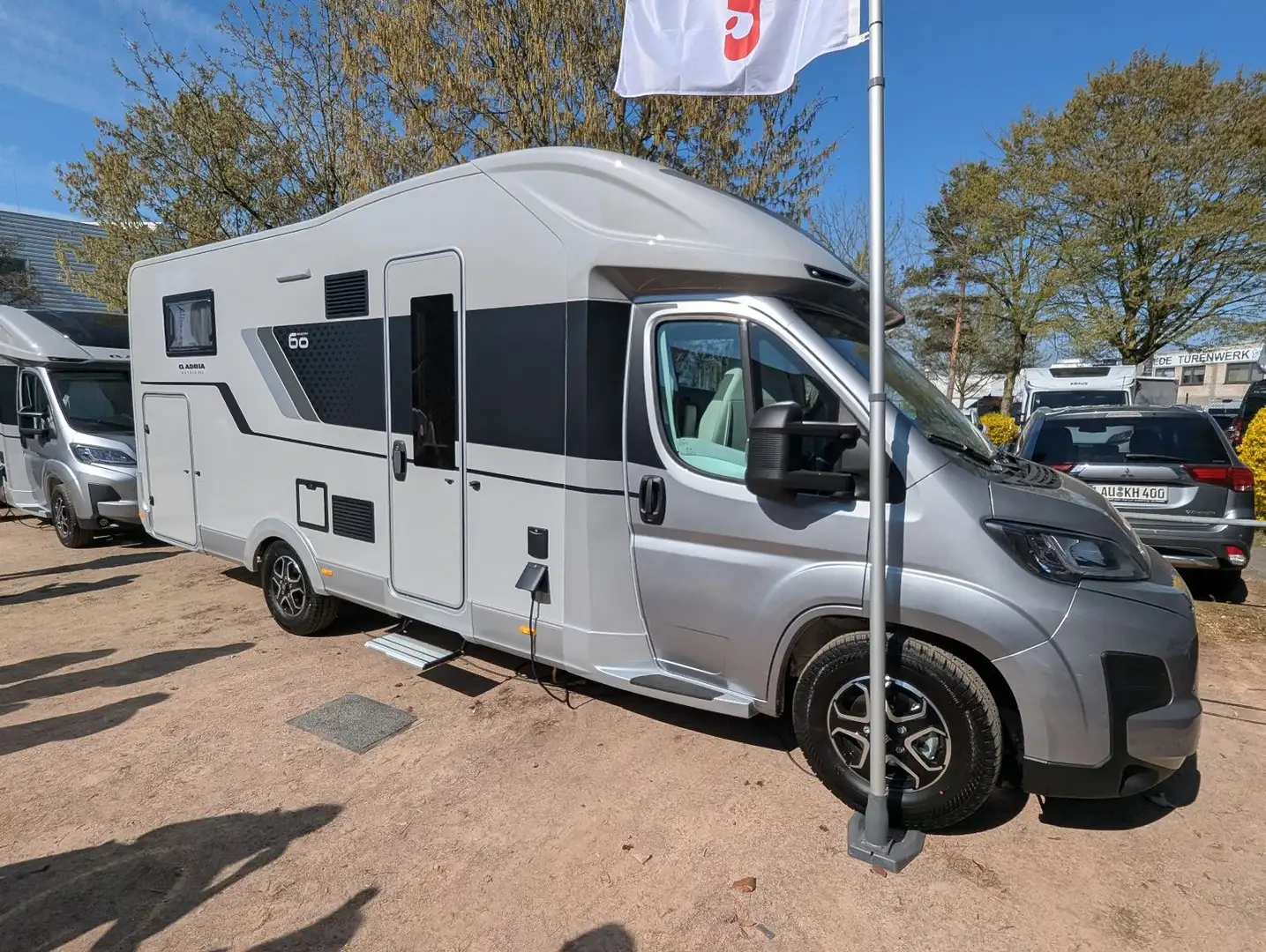Adria Matrix 60Y 670 SL JUBILEE *Sondermodell* Silber - 1