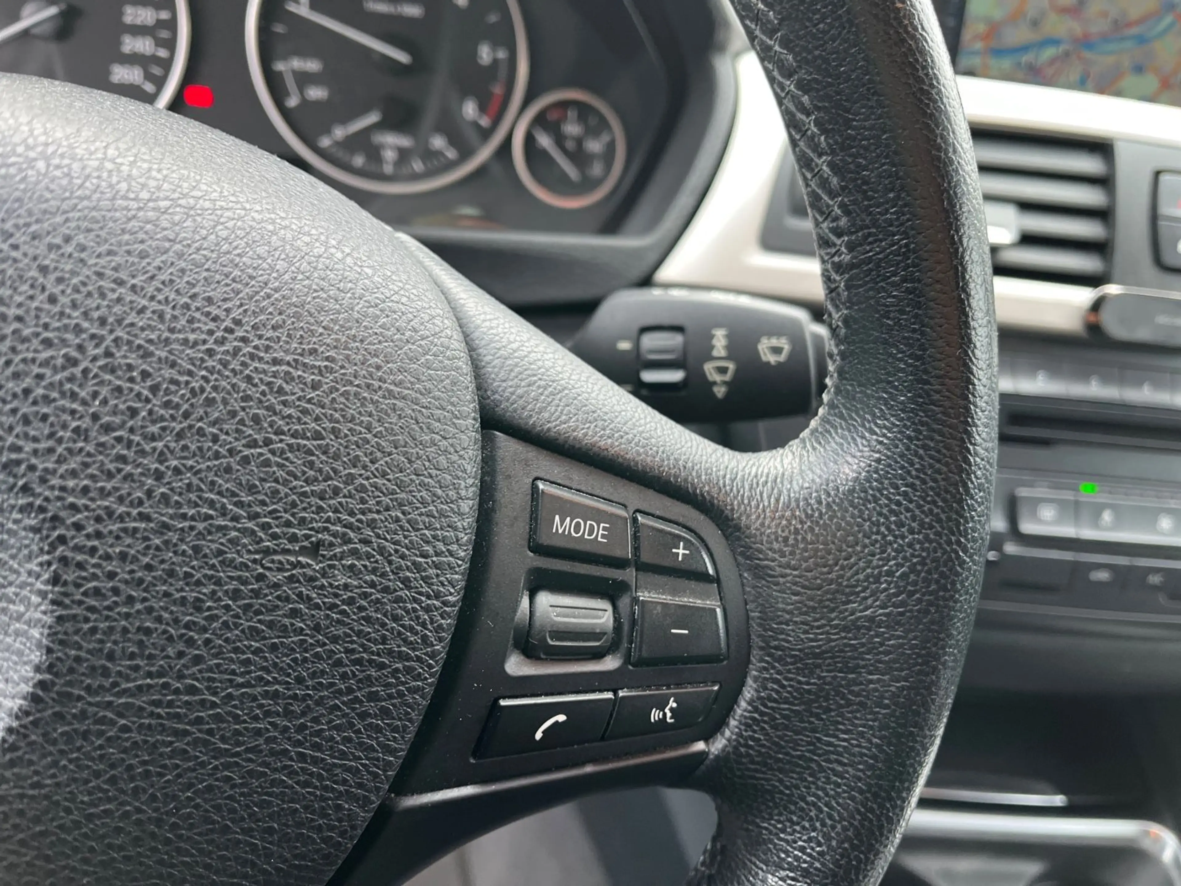 BMW 320 3 Touring 320 d — photo 11