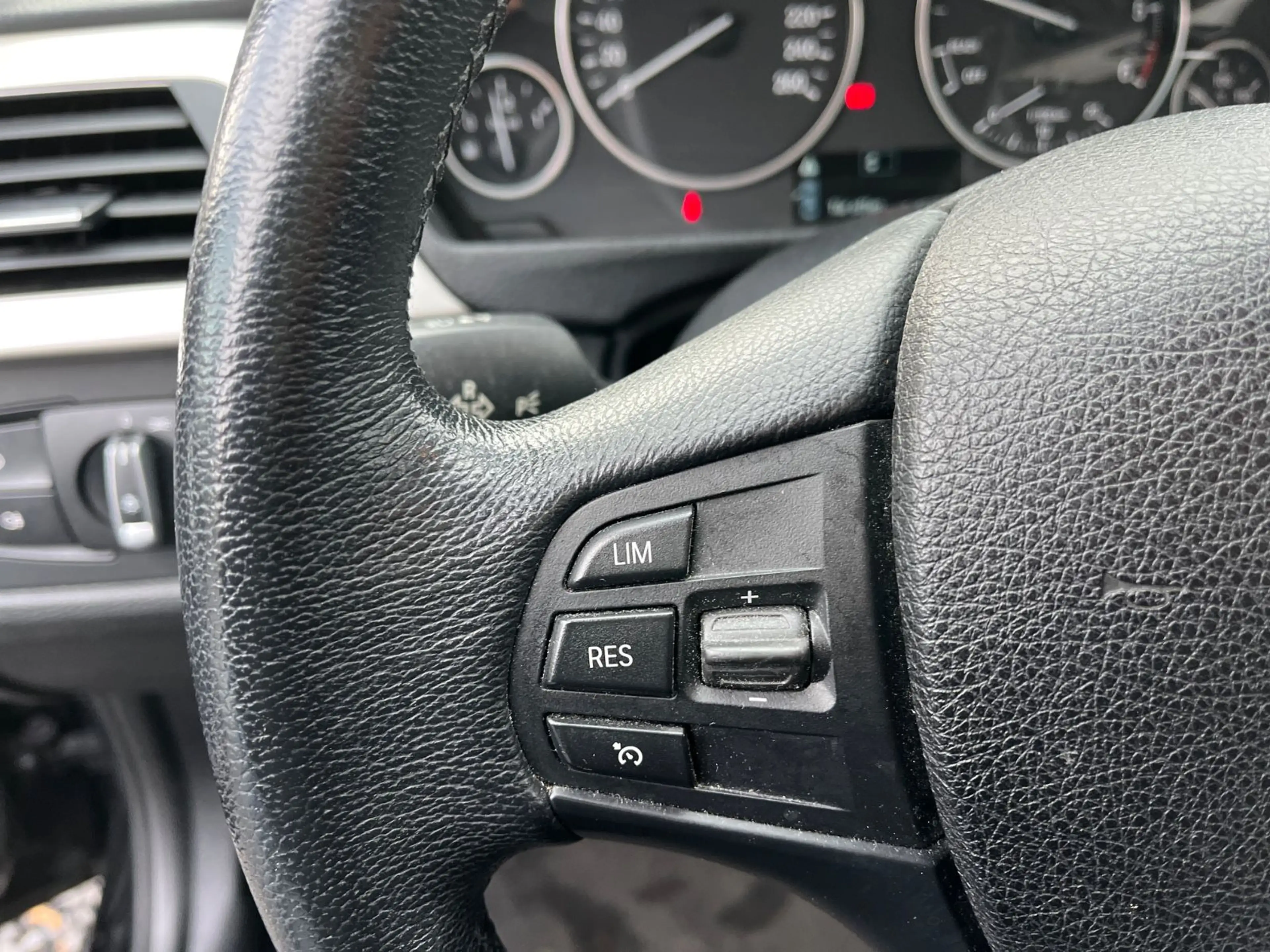 BMW 320 3 Touring 320 d — photo 12