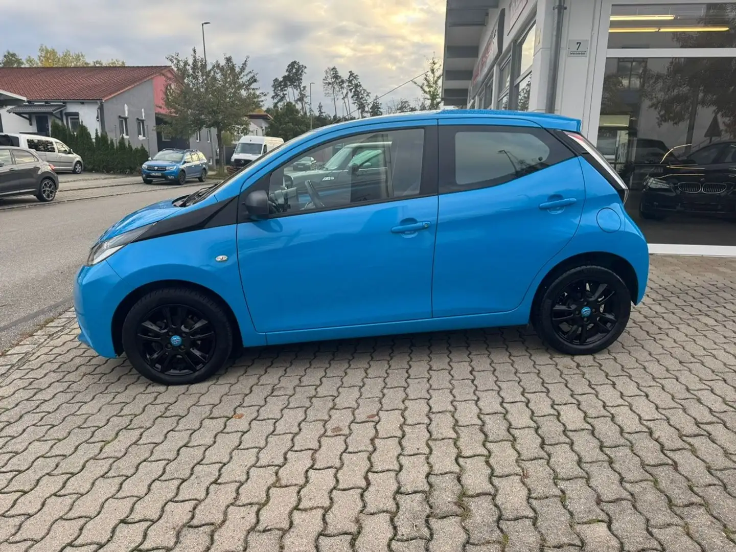 Toyota Aygo x-cite -1. Hand-Garantie-Kamera-8 fach bereift Bleu - 1
