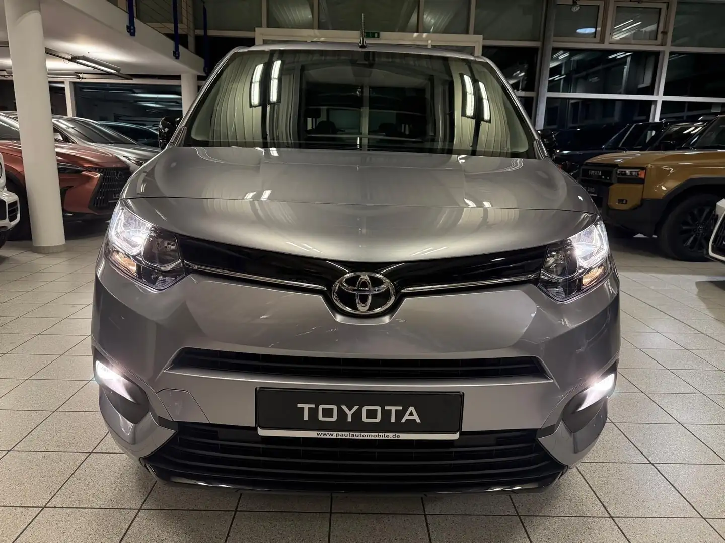 Toyota Proace VERSO - L2 - 7-SITZE - AUTOM.-SITZH. Zilver - 2