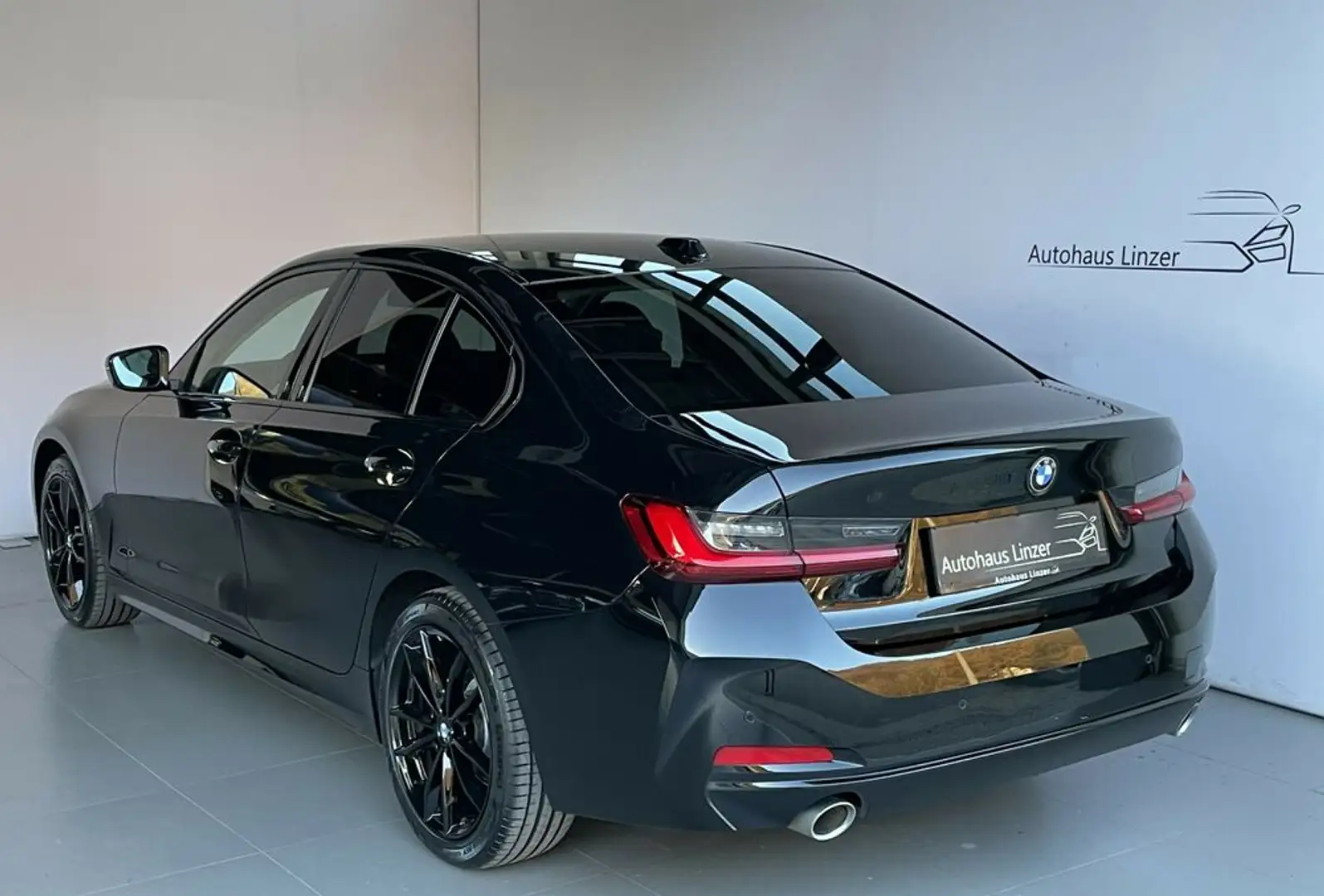 BMW 318 d Lim. LCI *LED*KeyGo*AHK*CurvedDisplay*DAB* Schwarz - 2