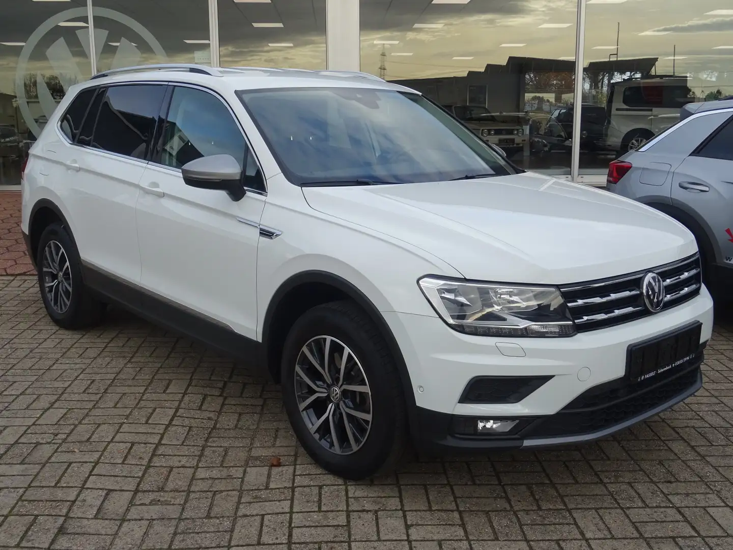 Volkswagen Tiguan Allspace Tiguan Diesel 2.0 TDI Comfortline elktr. Heckklapp Weiß - 2