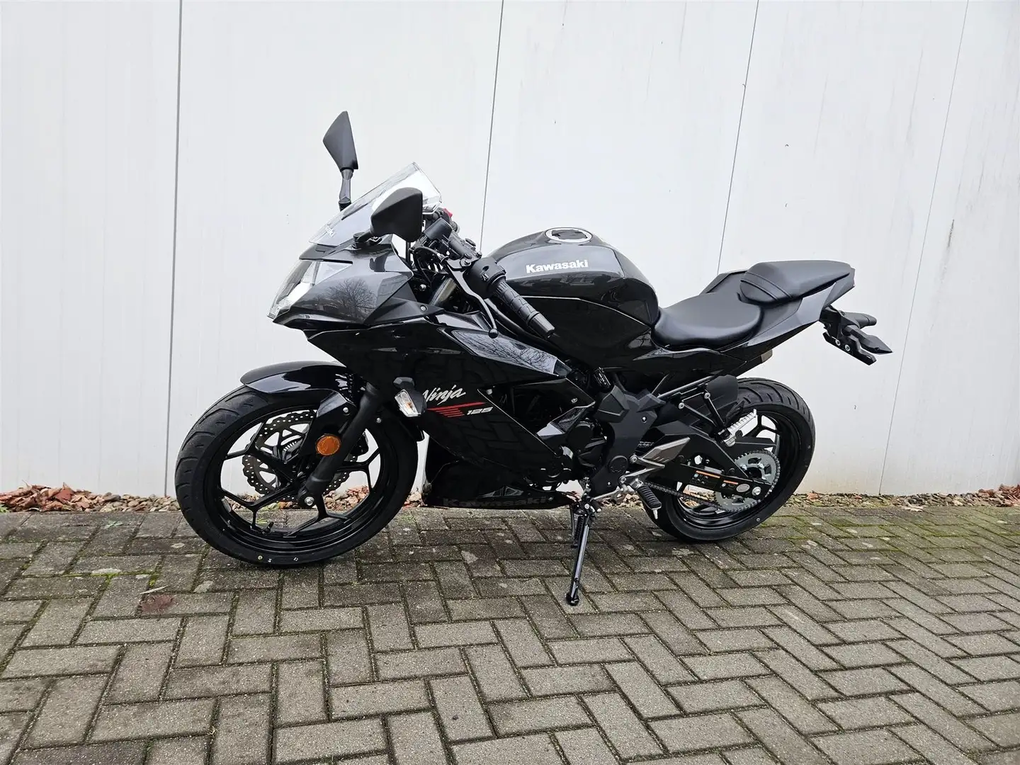 Kawasaki Ninja 125 lieferbar! Noir - 2