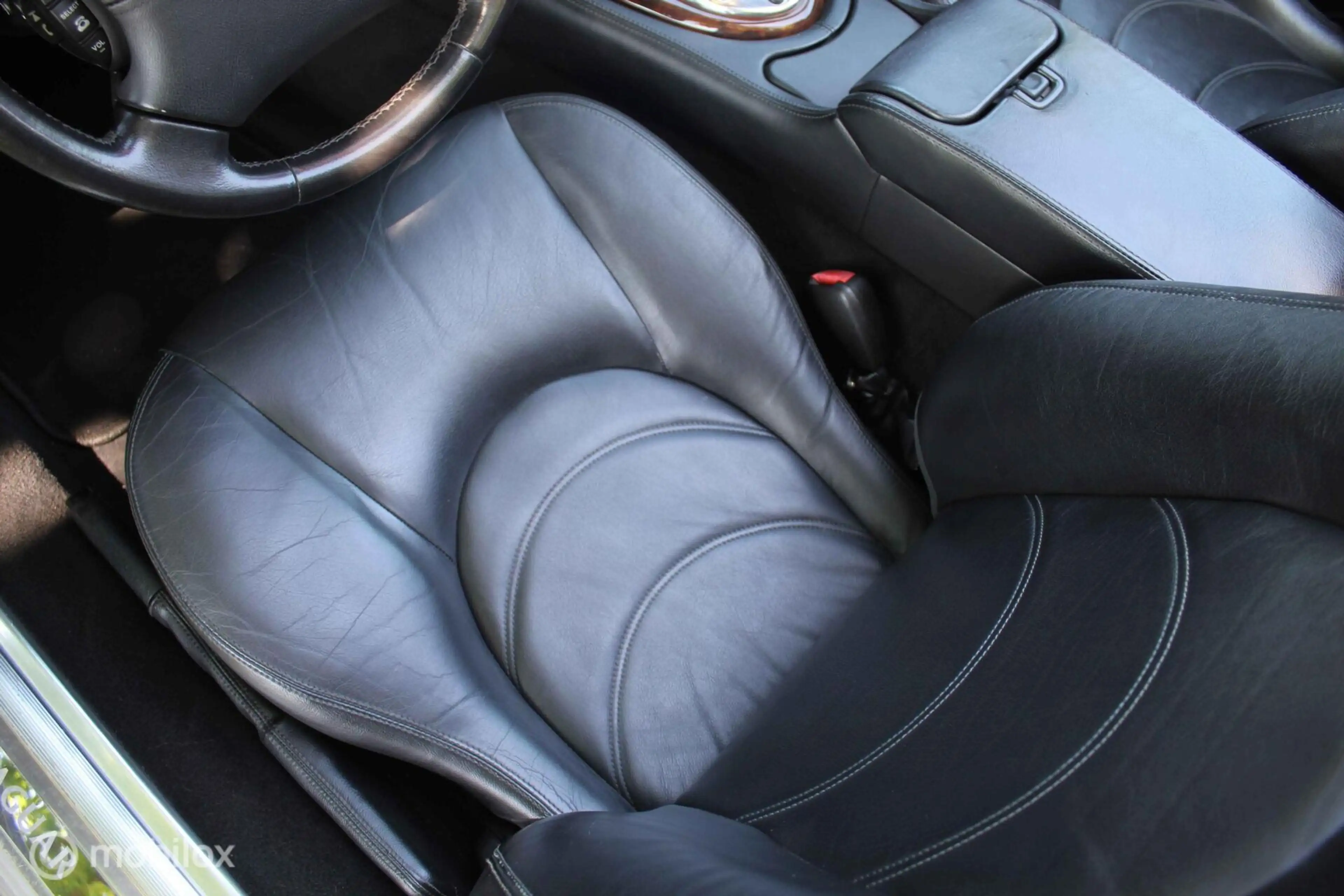 Jaguar XKR 4.2 V8 Convertible — photo 44