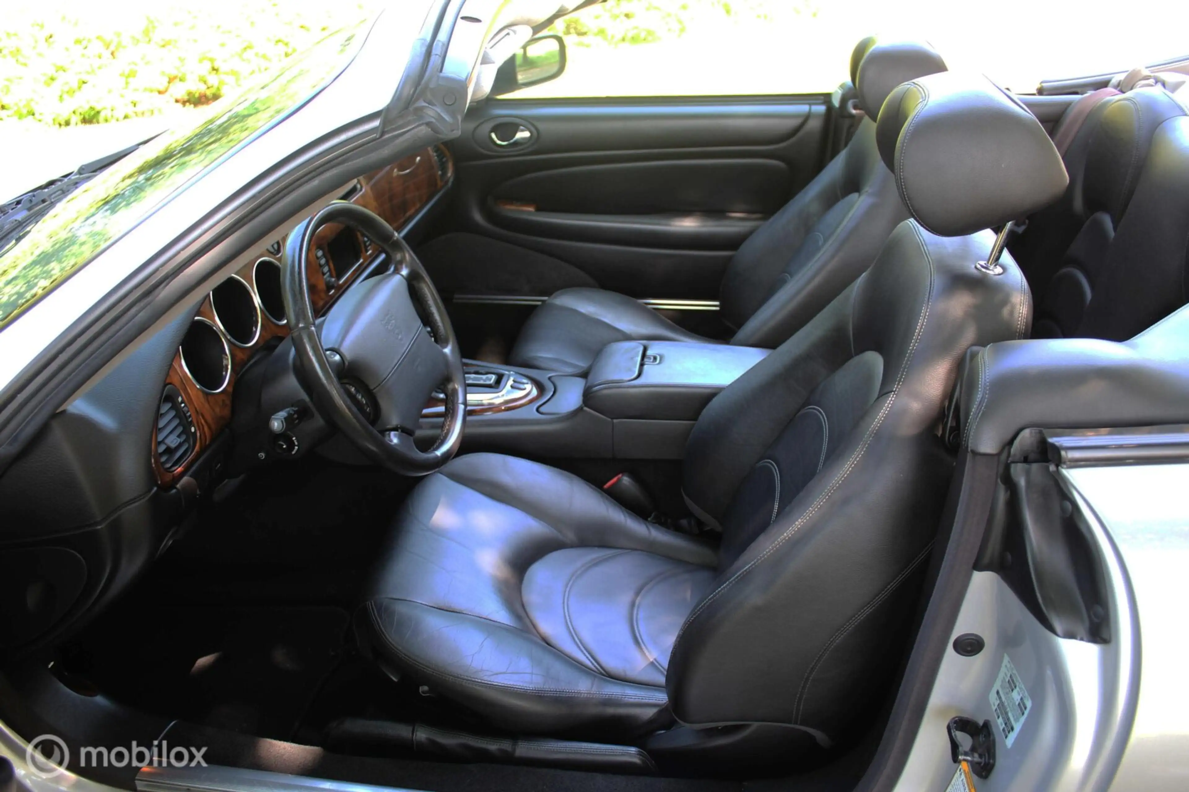 Jaguar XKR 4.2 V8 Convertible — photo 43