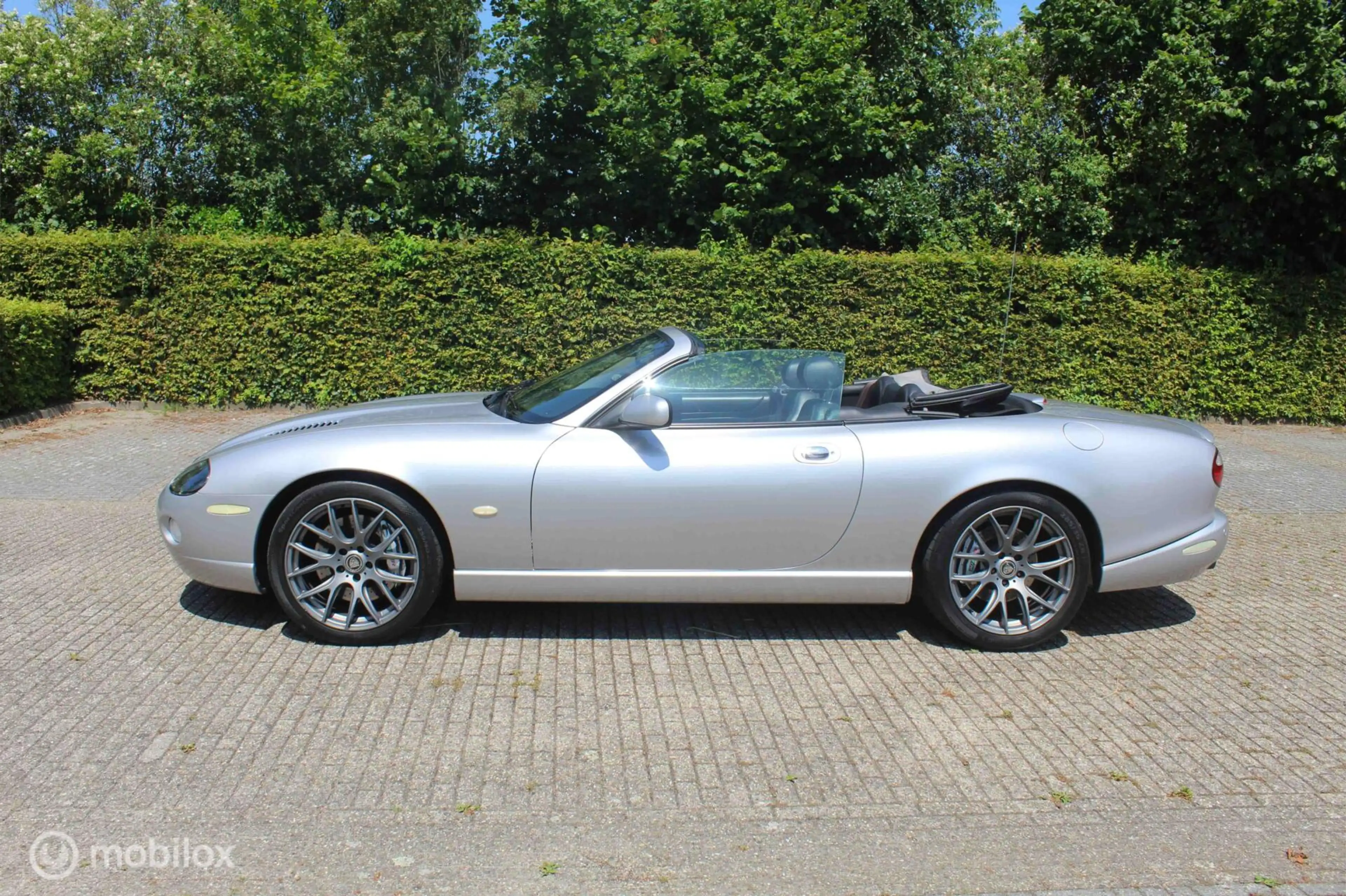 Jaguar XKR 4.2 V8 Convertible — photo 21