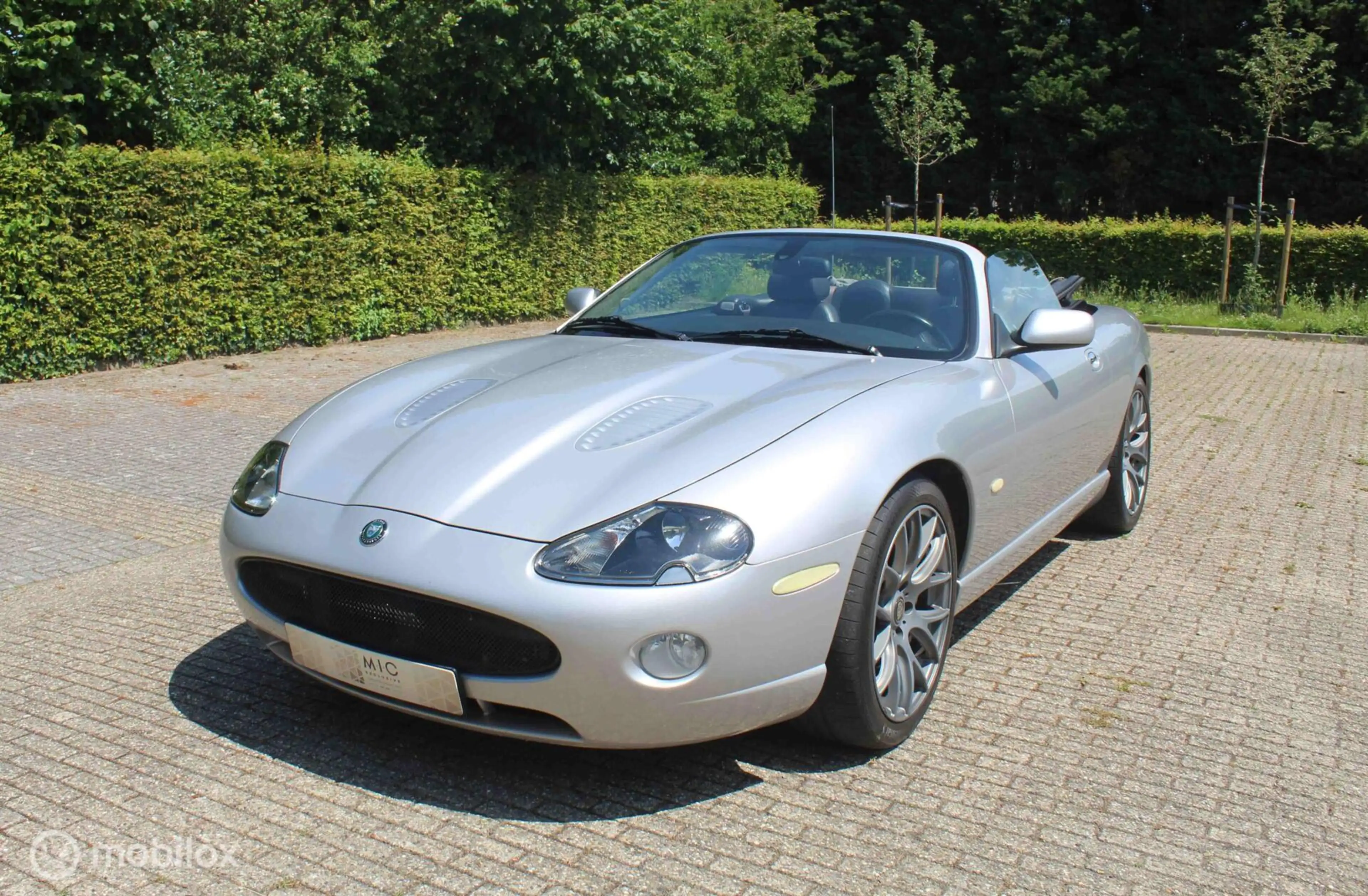 Jaguar XKR 4.2 V8 Convertible — photo 19