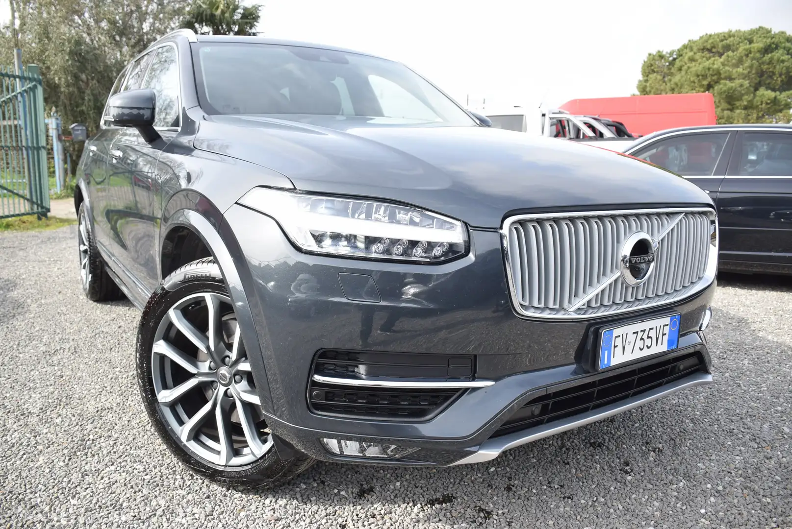 Volvo XC90 7 POSTI 4X4 INSCRIPTION 2.0D5 AWD AUTOM TETTO FULL siva - 1