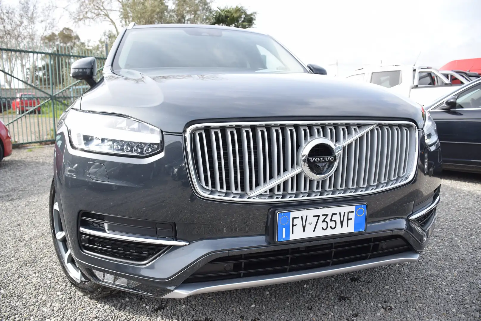 Volvo XC90 7 POSTI 4X4 INSCRIPTION 2.0D5 AWD AUTOM TETTO FULL siva - 2