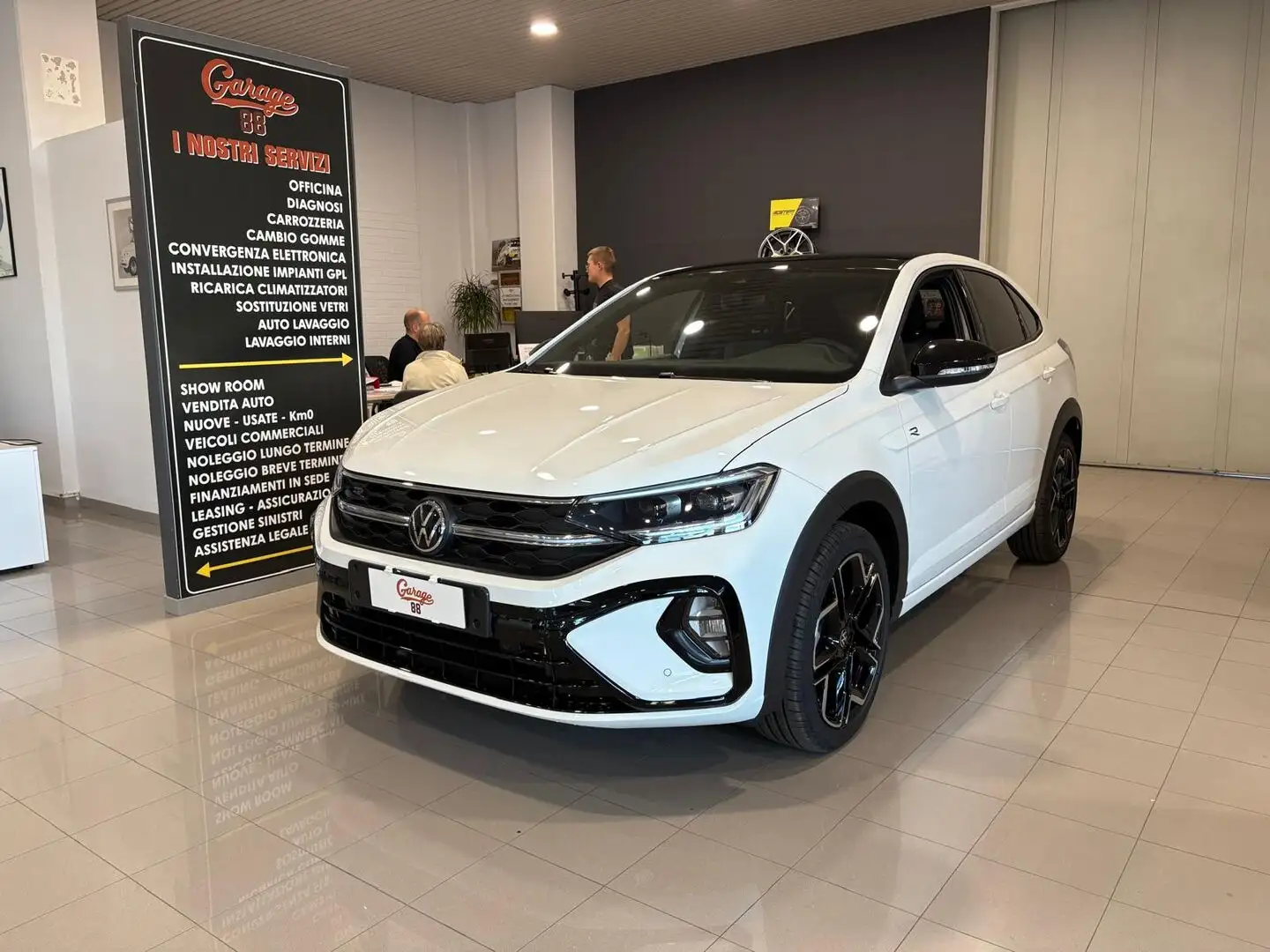 Volkswagen Taigo 1.0 tsi R-Line 115cv Weiß - 1