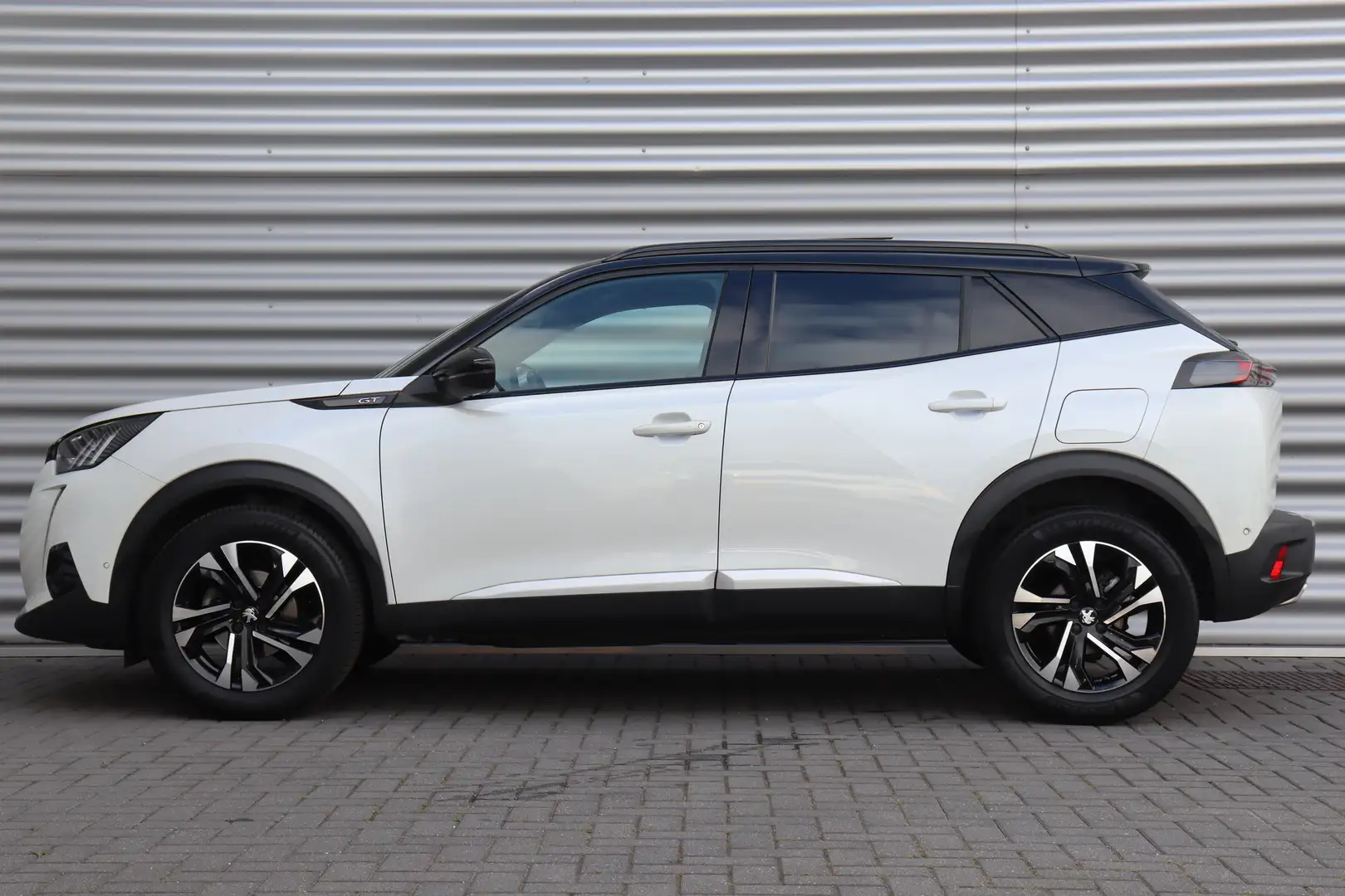 Peugeot 2008 1.2 PURETECH 130PK GT PACK / NAVI / LEDER / CLIMA Wit - 2