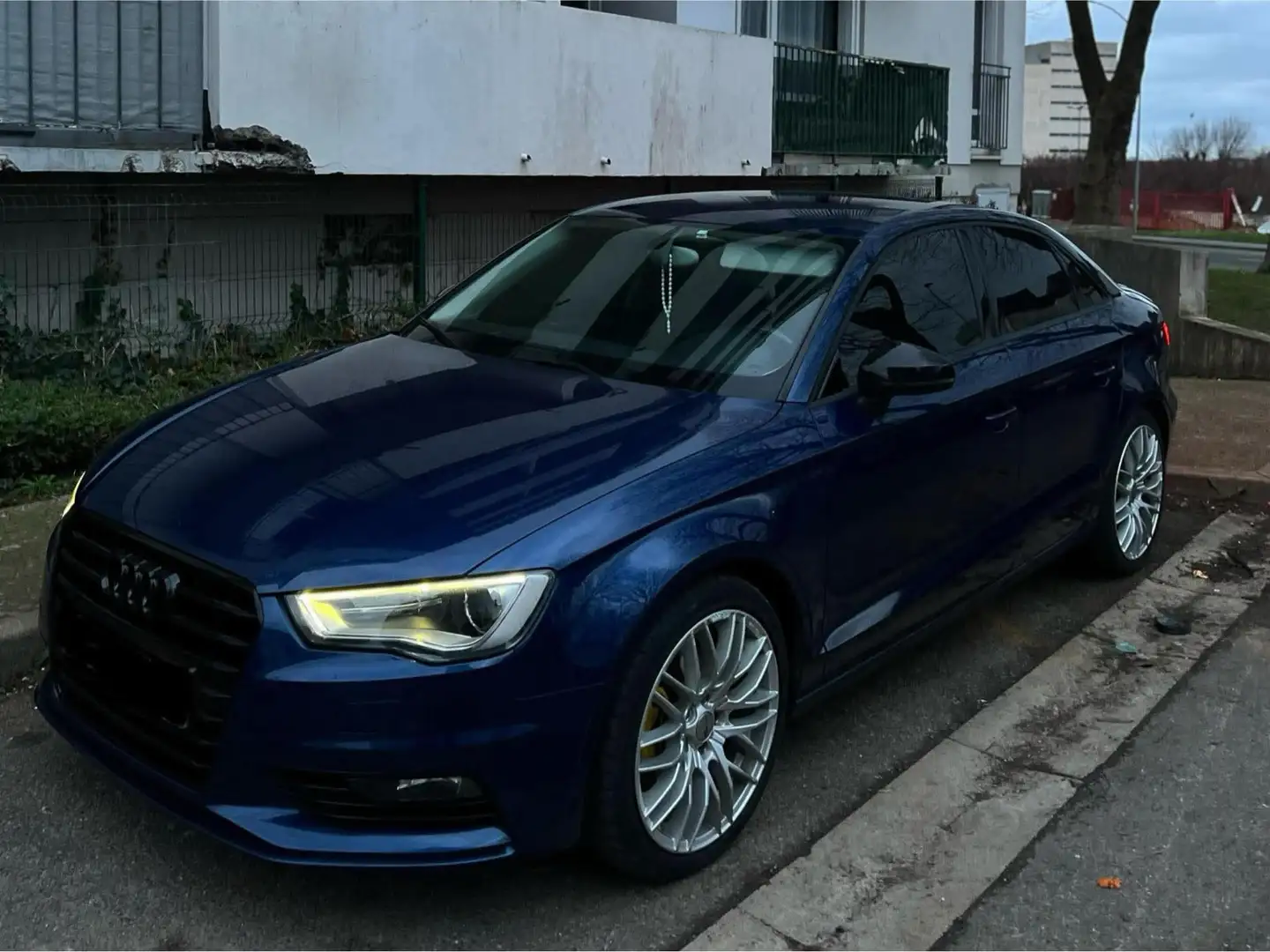 Audi A3 Limousine 2.0 TDi Ambition Bleu - 1