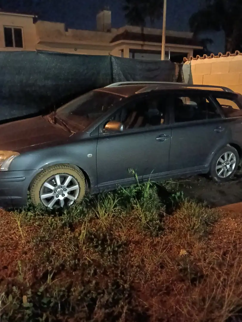 Toyota Avensis 2.2 D-CAT Sol - 2