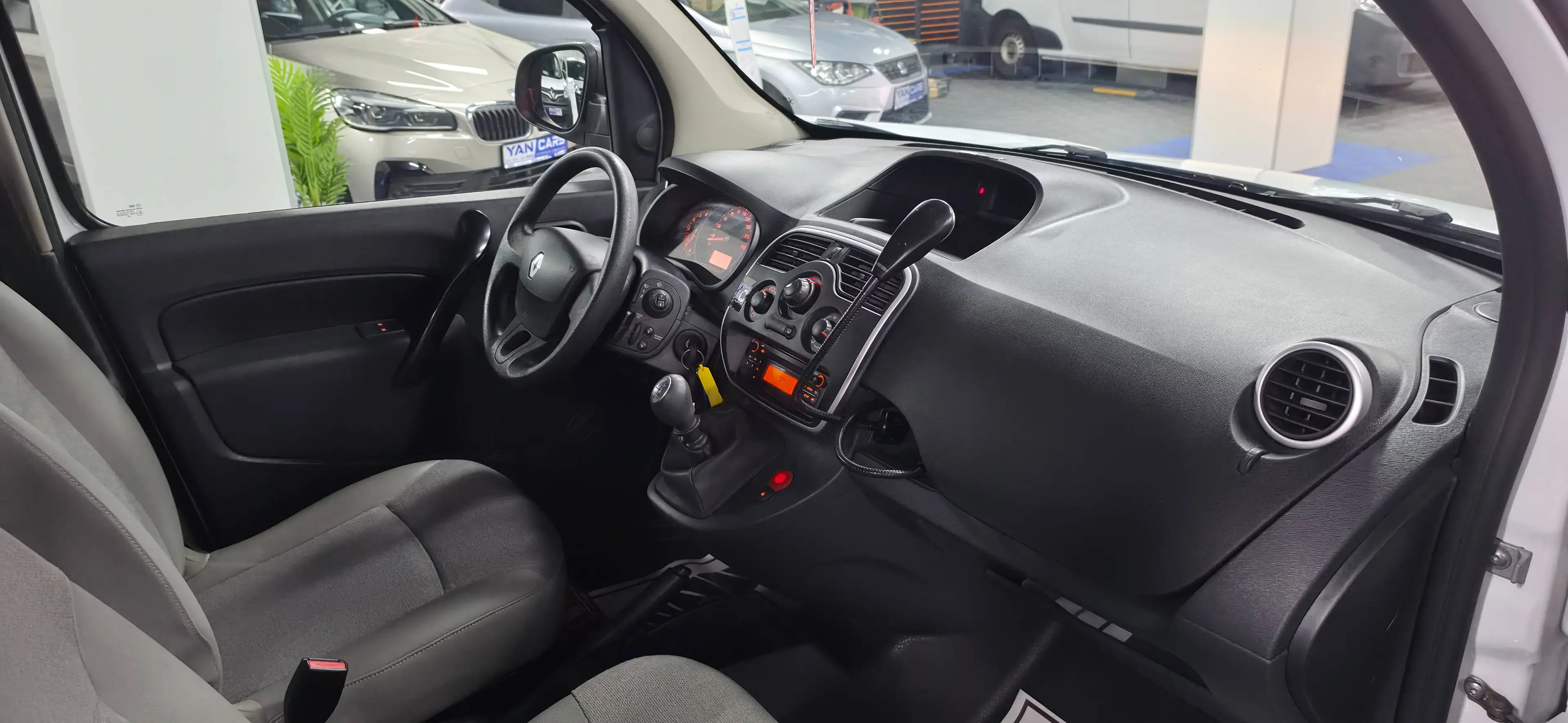 Renault Kangoo 1.5 DCI  | 2021 | NEW DISTRI + AMORTISSEURS + ENTRETIEN — photo 17