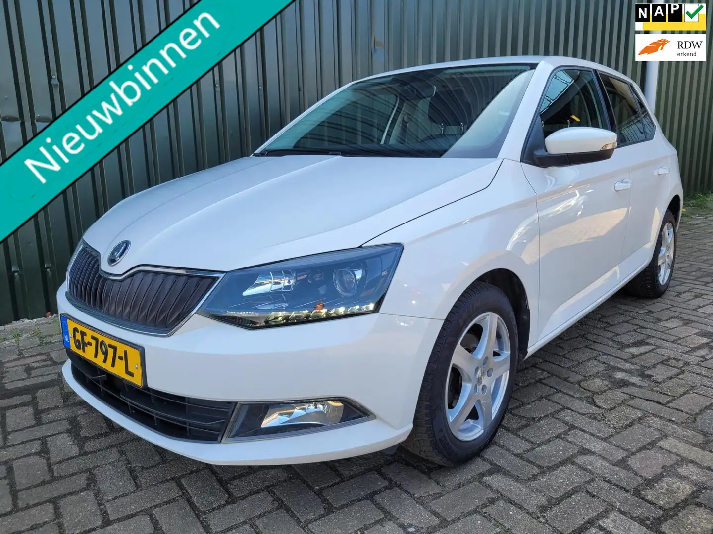 Skoda Fabia 1.0 First Edition Ambition Blanc - 1