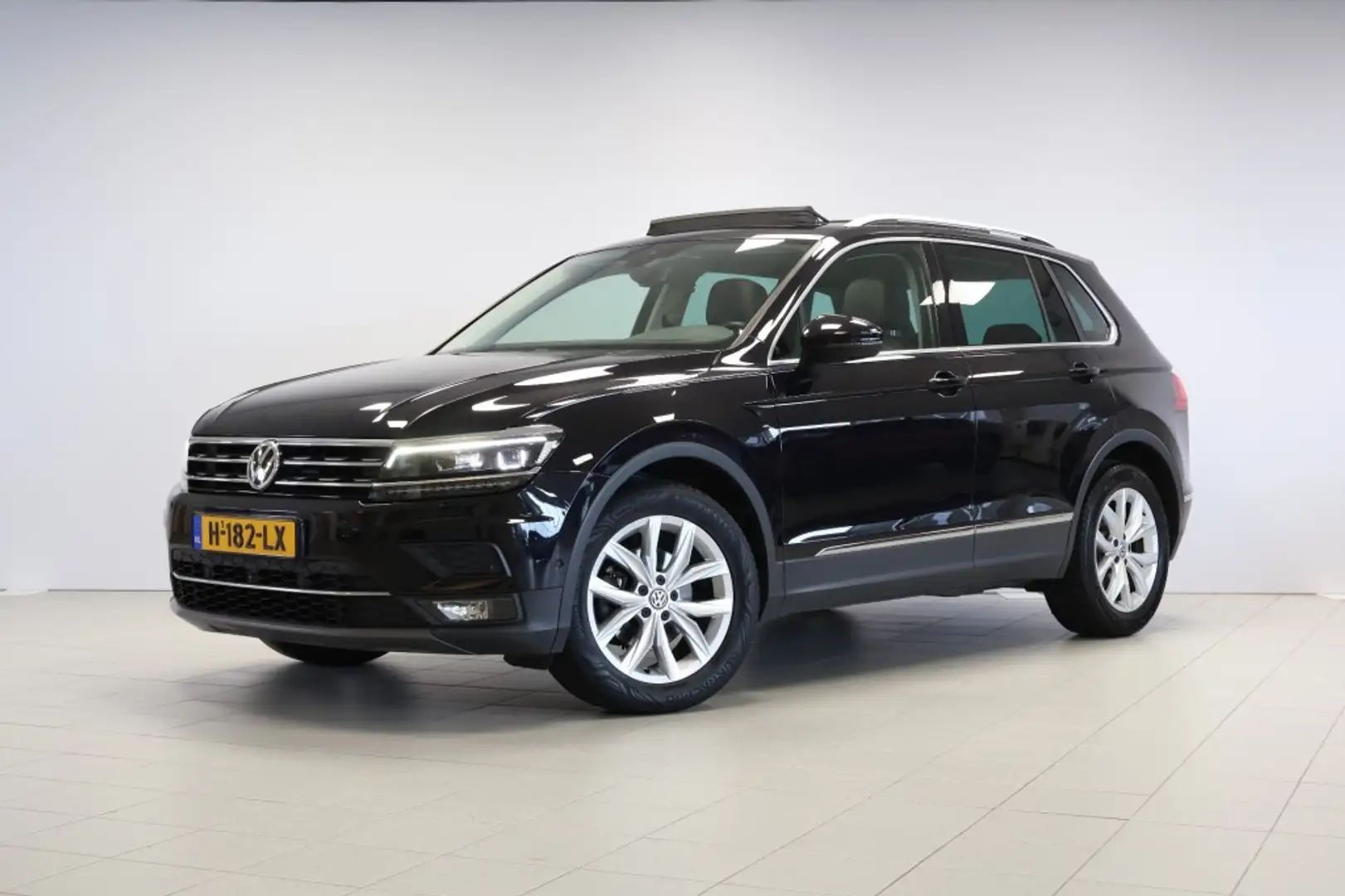 Volkswagen Tiguan 1.5 TSI ACT Highline - Pano - Leder - ACC - CarPla Noir - 2