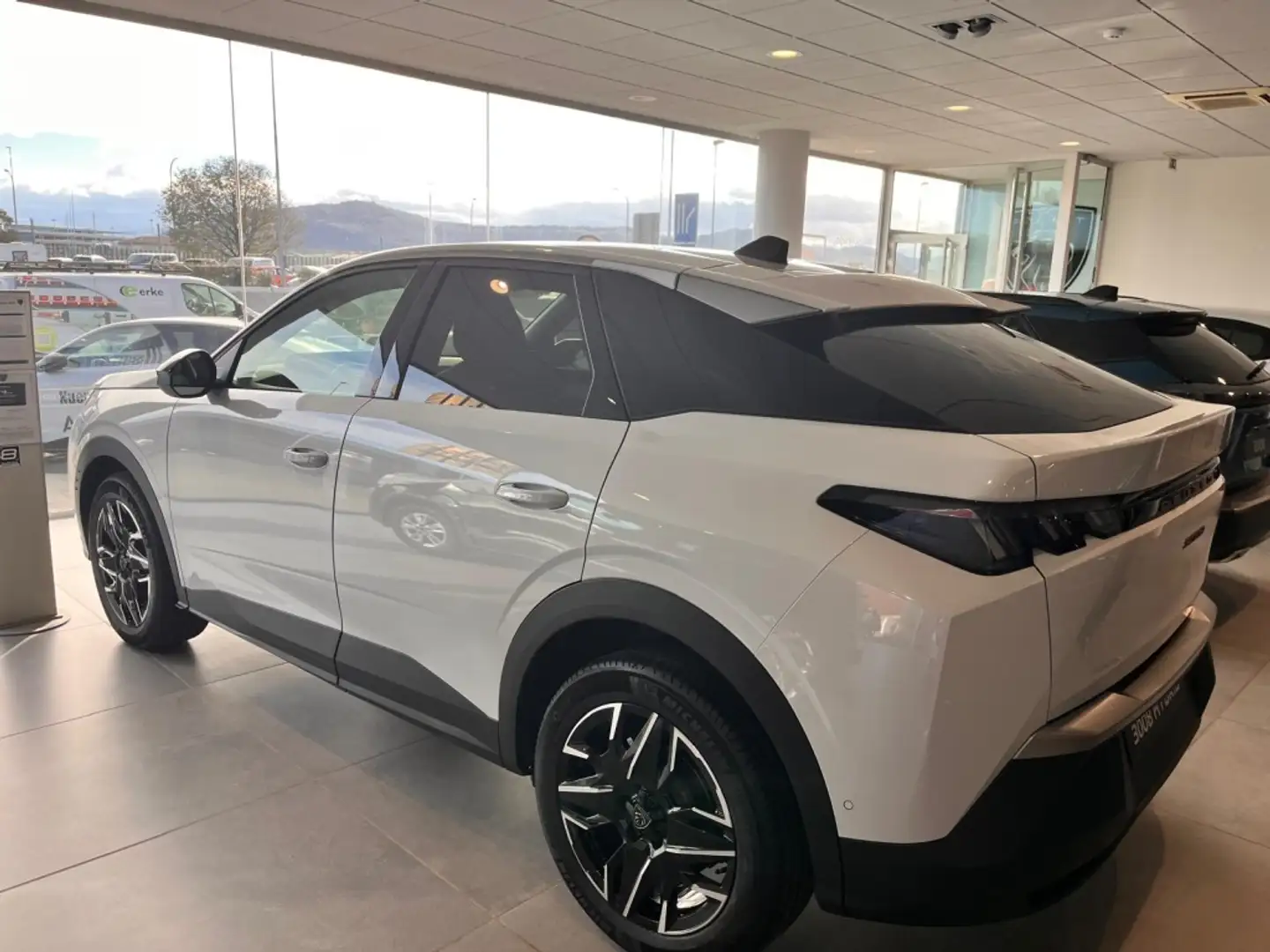 Peugeot 3008 Hybrid Allure eDCS6 145 Blanco - 2