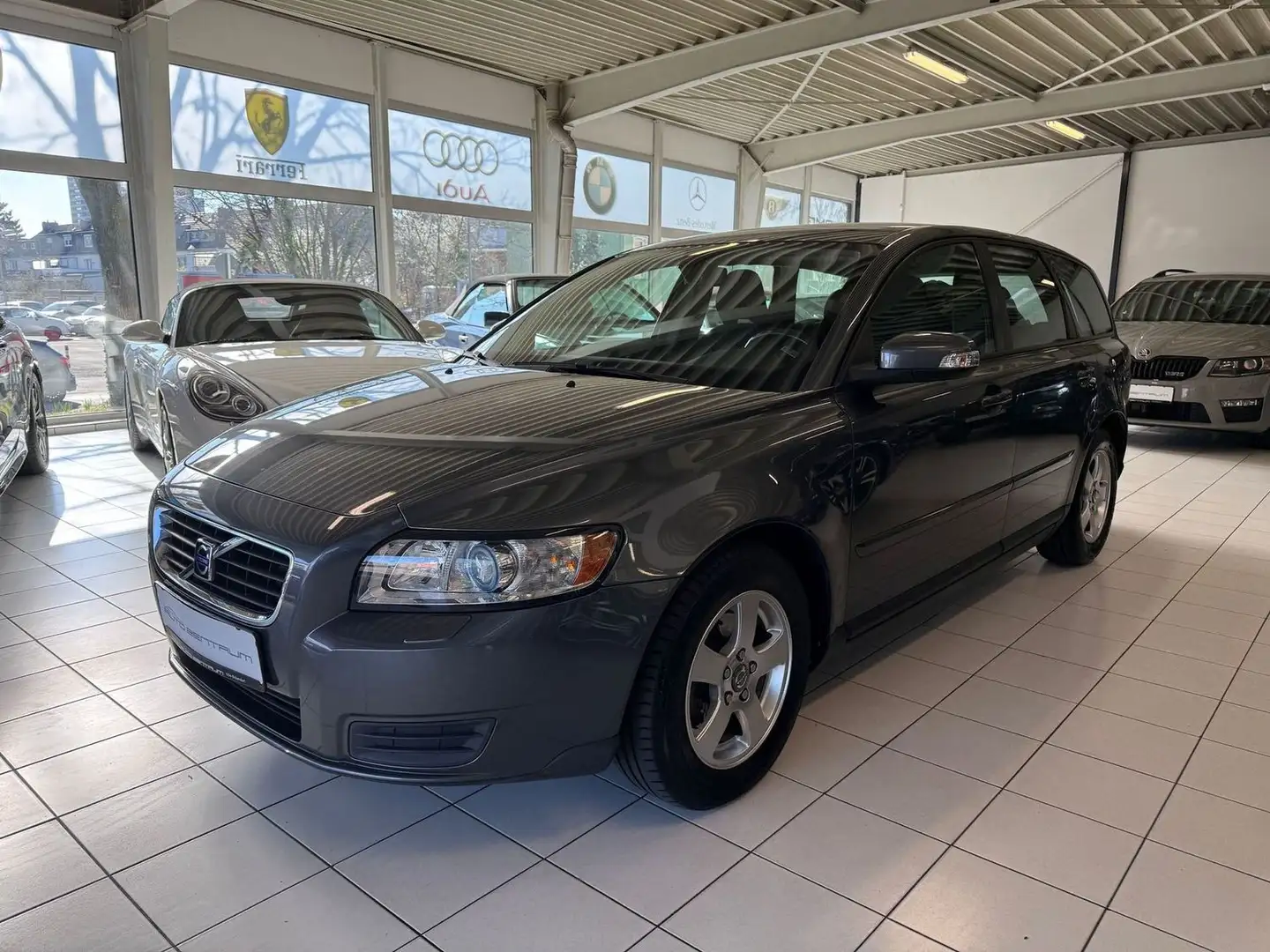 Volvo V50 1.6 D/PDC/Perfektes Scheckheft Grau - 1