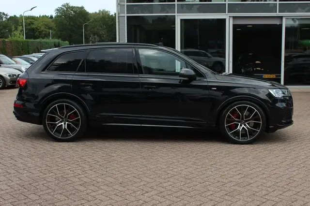 Audi Q7 view 6