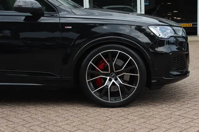 Audi Q7 view 15