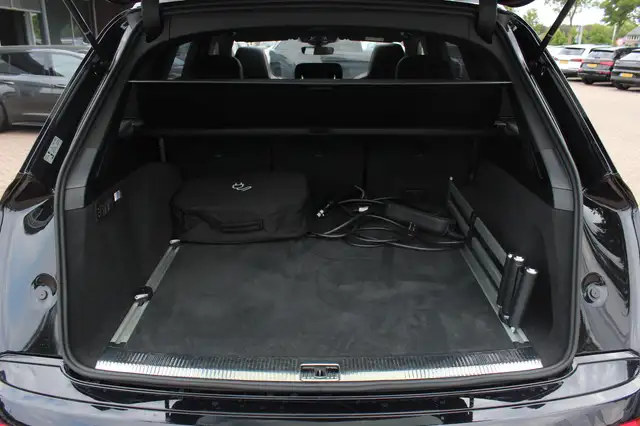 Audi Q7 view 17