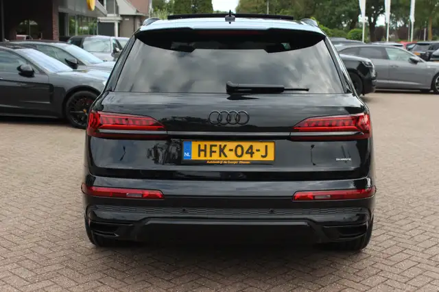 Audi Q7 view 16