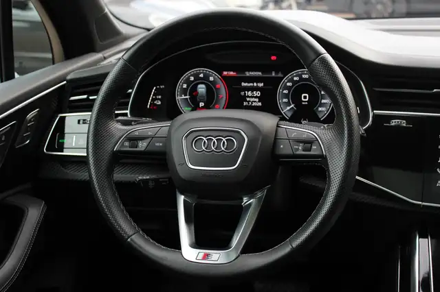 Audi Q7 view 19