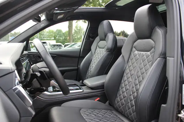 Audi Q7 view 5